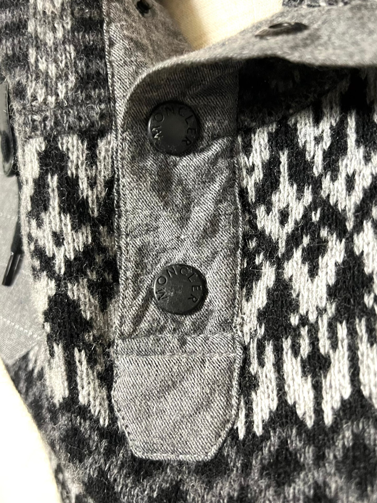 Moncler Knitted W/ Hood Sweater L size   (🇵🇭10,320)