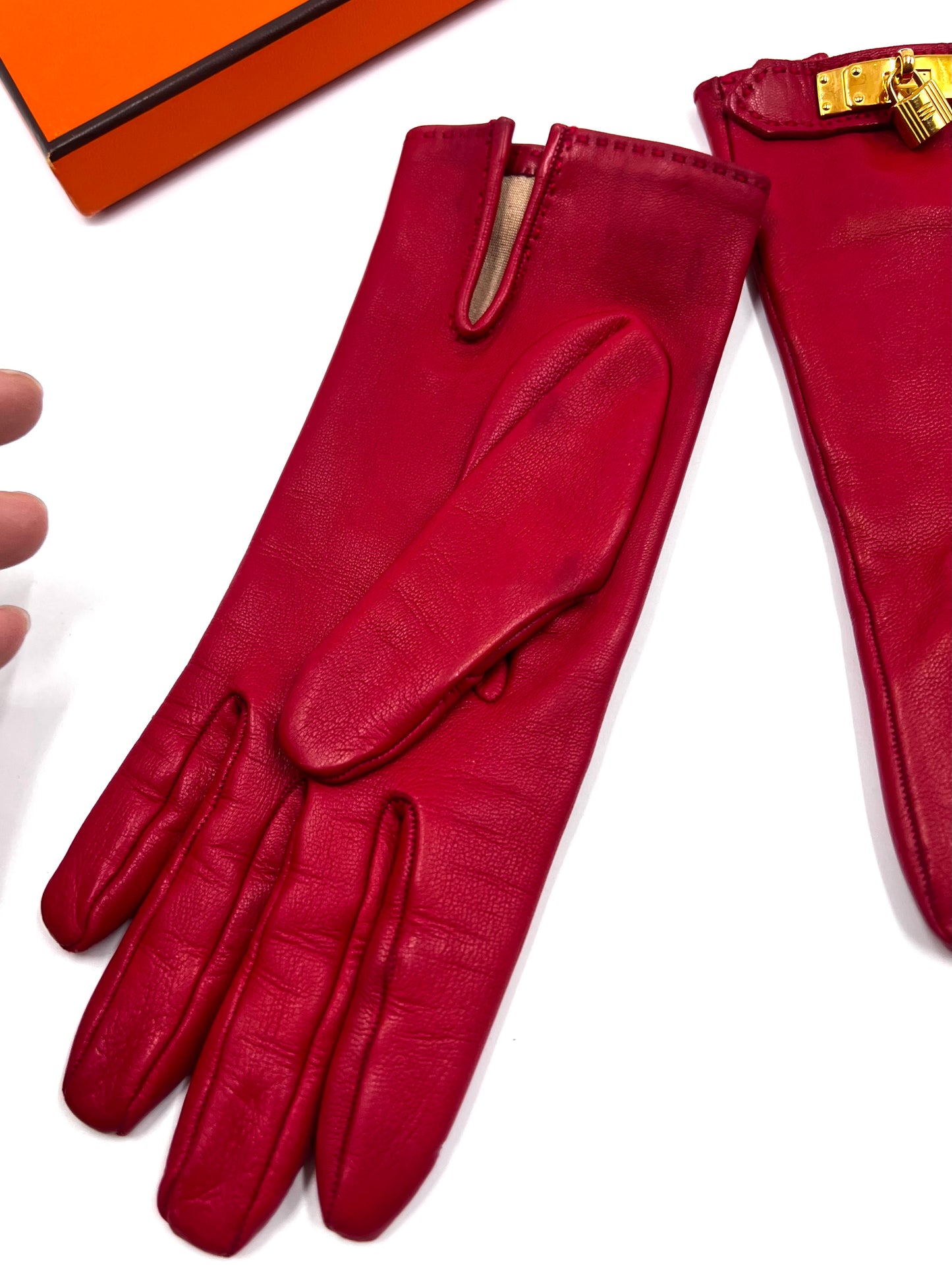 Hermes Kelly Red Ladies Gloves Small Size  (🇵🇭P12,040)