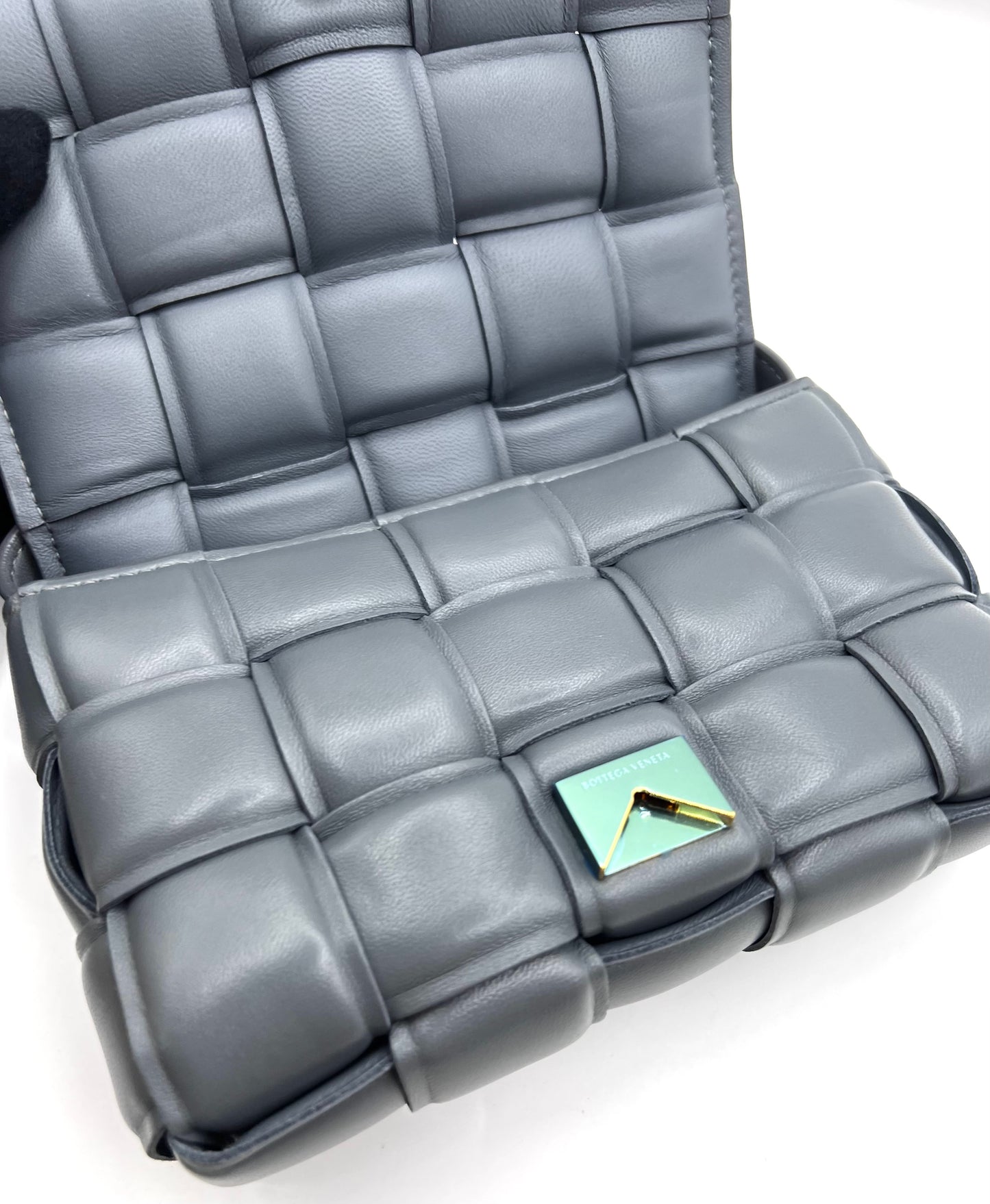 Bottega Venetta Gray Small Padded Cassette Crossbody Bag  (🇵🇭P63,640)