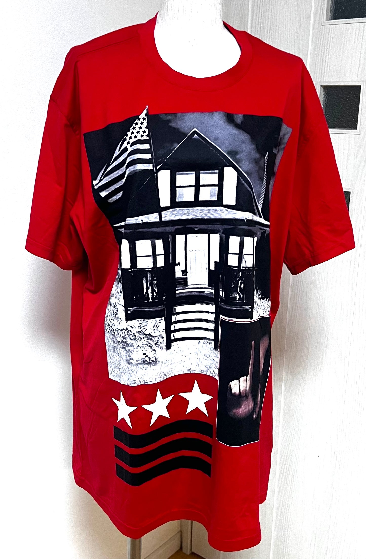 Givenchy Red Tshirt L Size     (🇵🇭P5,160)