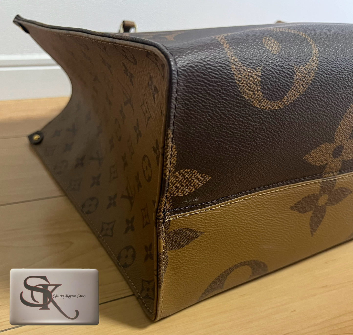 Lv on the go Reverse Gm size