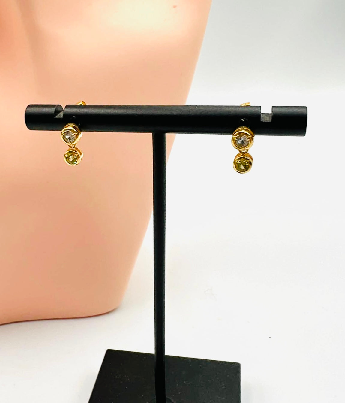 K18 Jp Gold Blue Topaz/ Peridot earings 1.15g              (🇵🇭P10,560)