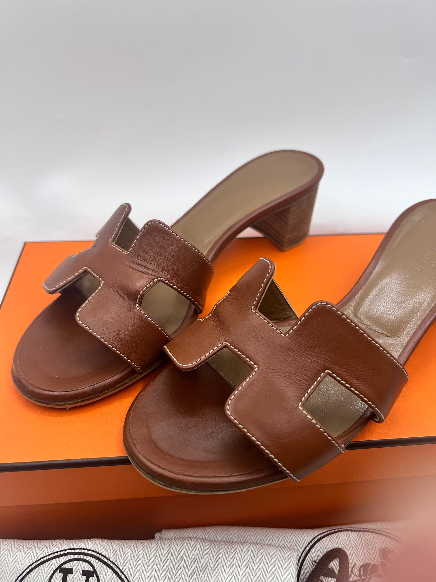 Hermes Oasis Gold Size 36