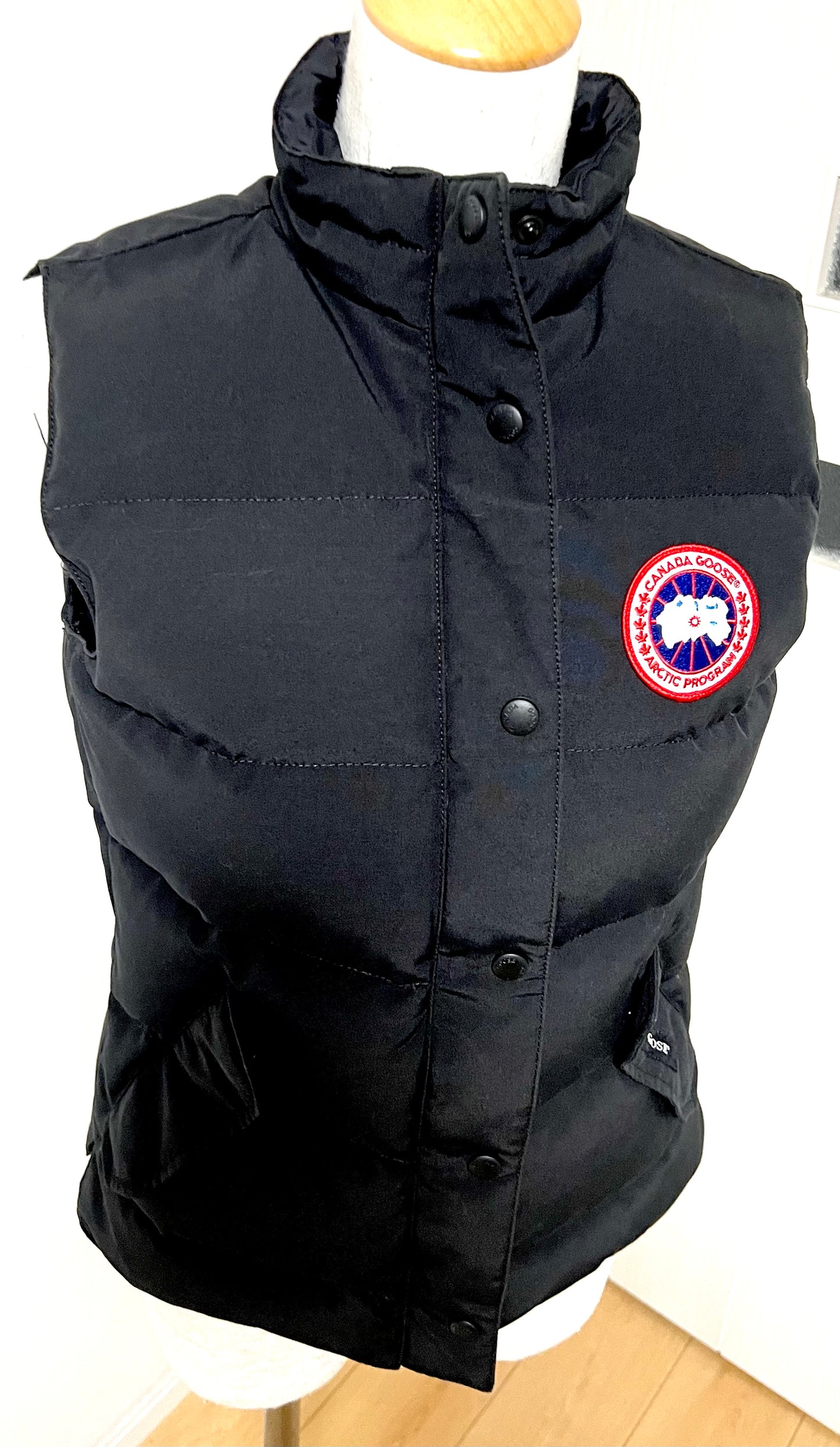 Canada Goose Black Down Vest S~M Size (🇵🇭P23,220)