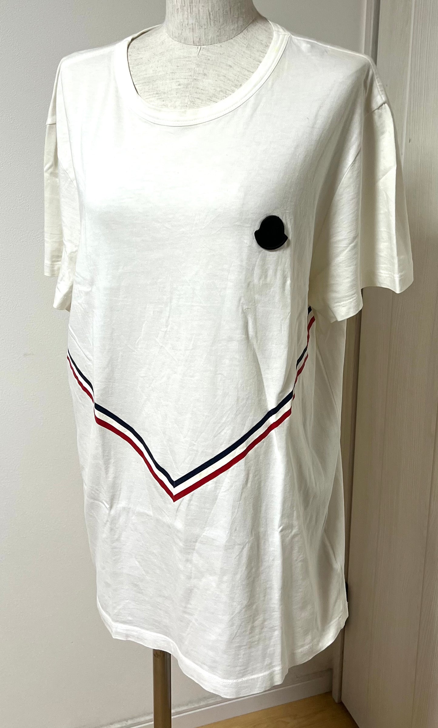 Moncler White Tshirt XL size (🇵🇭P8,170)