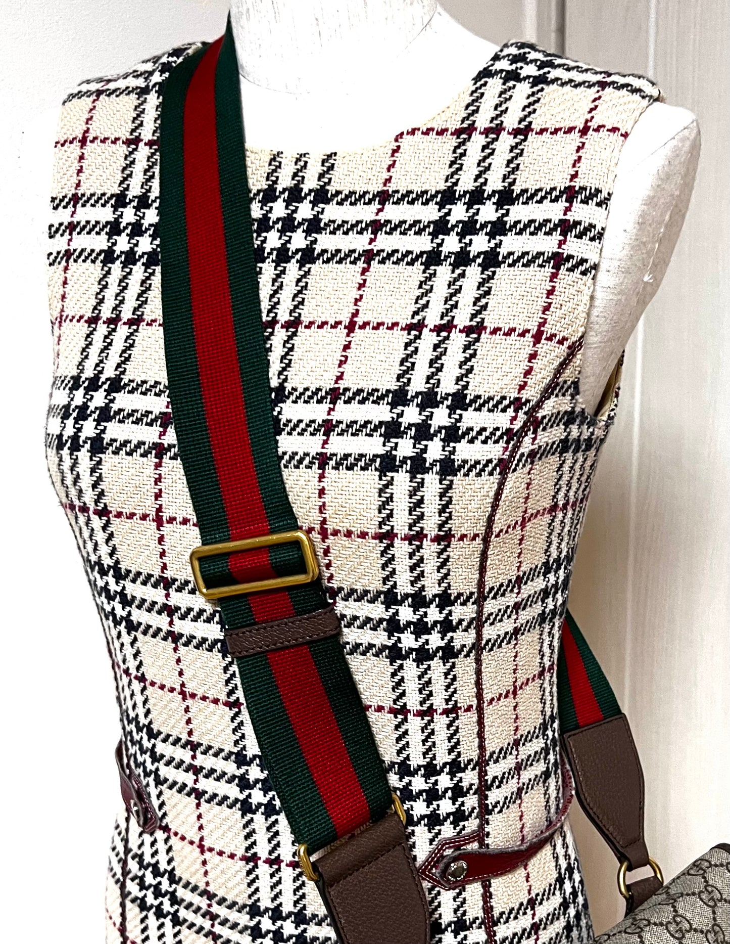 Gucci Supreme Tiger Motif Crossbody Bag (🇵🇭P55,040)