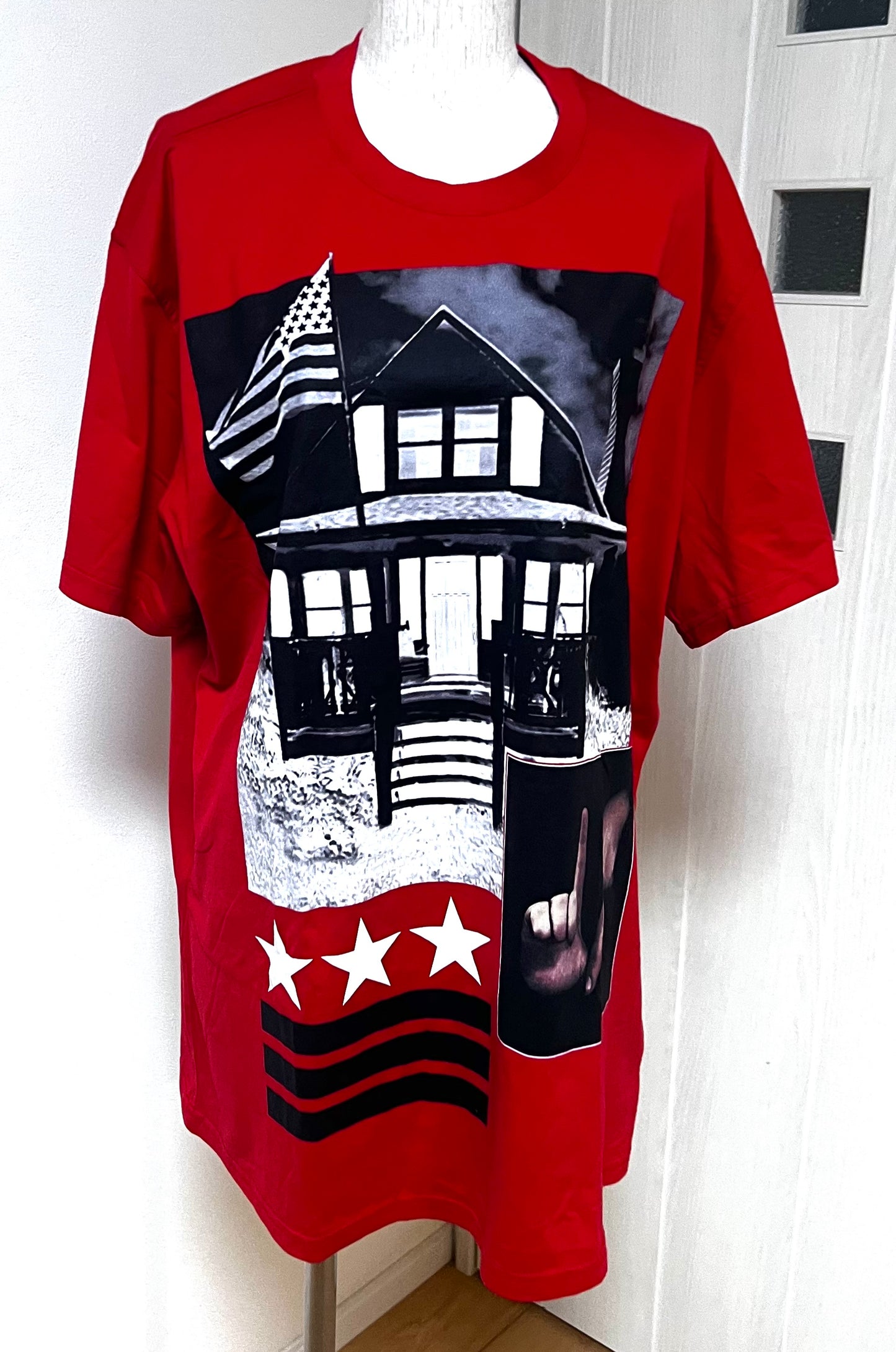 Givenchy Red Tshirt L Size     (🇵🇭P5,160)