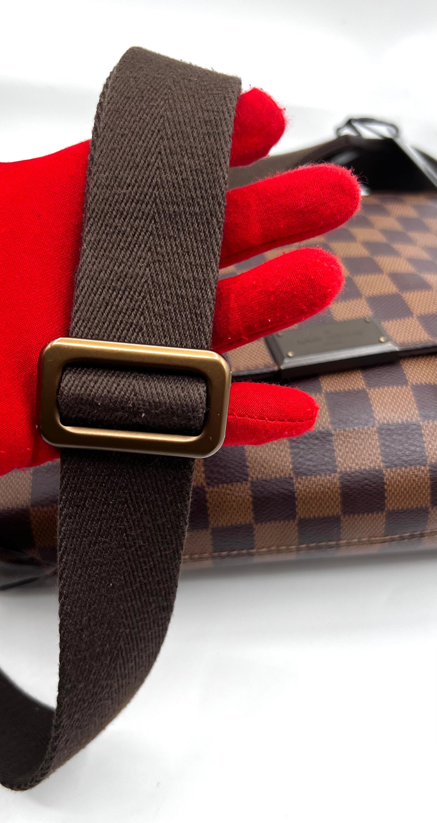 Louis Vuitton District Damier Ebene Pm size Crossbody Bag                      (🇵🇭P55,040)
