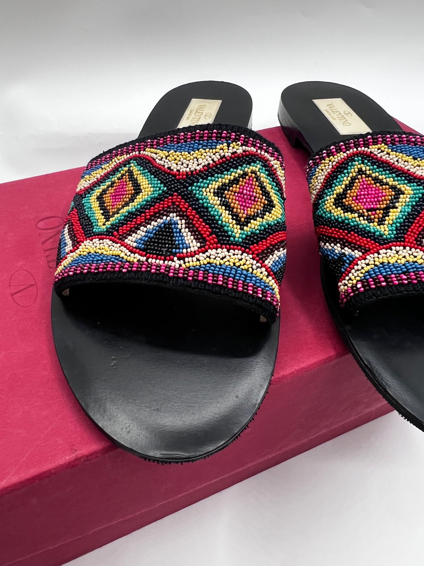 Valentino Garavani Multicolor Bead Embellished Fabric Flat slide S38  (🇵🇭P20,640)