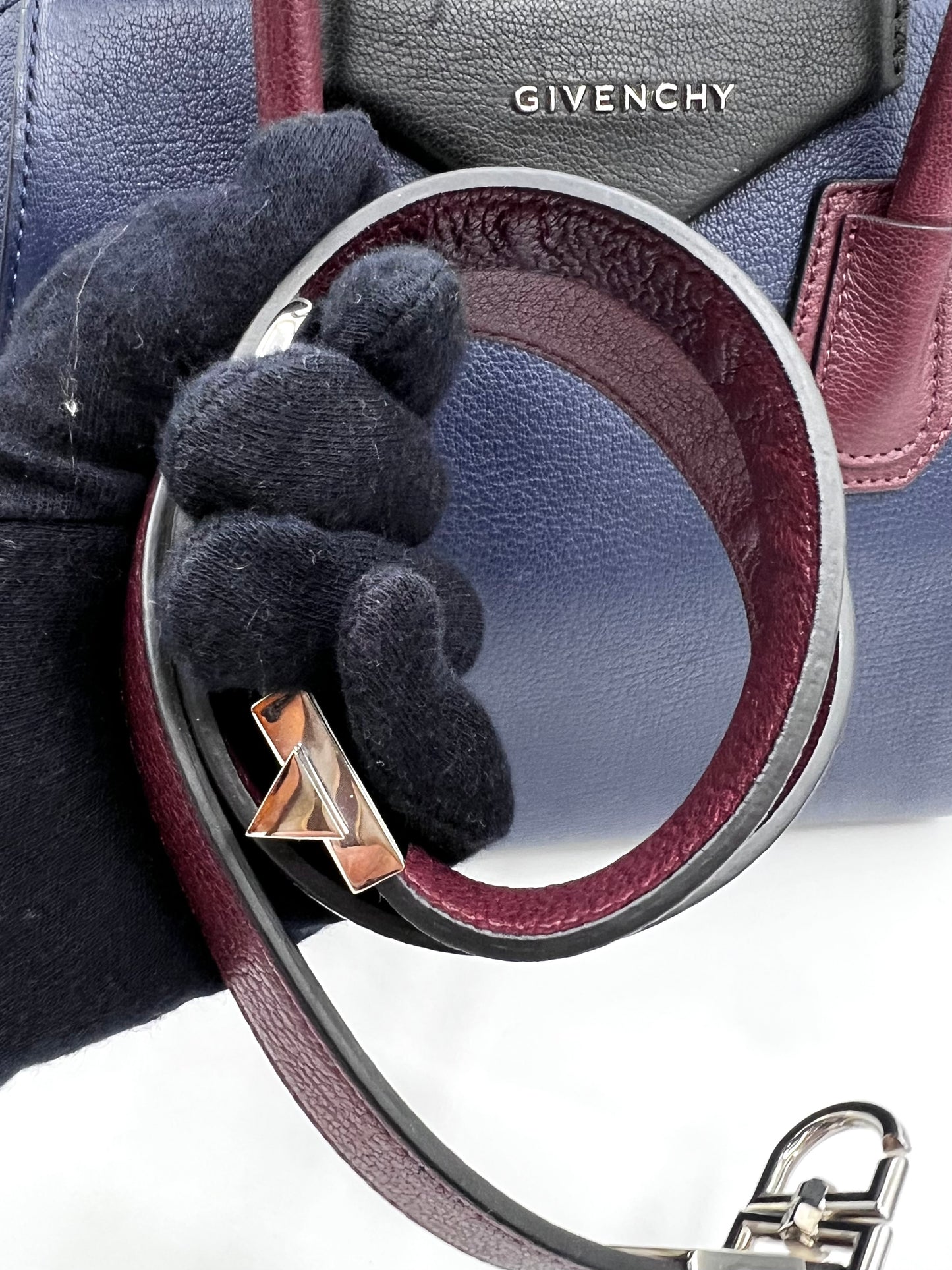Givenchy Small Antigona Tricolor Goat Skin 2 way Bag   (🇵🇭P46,440)