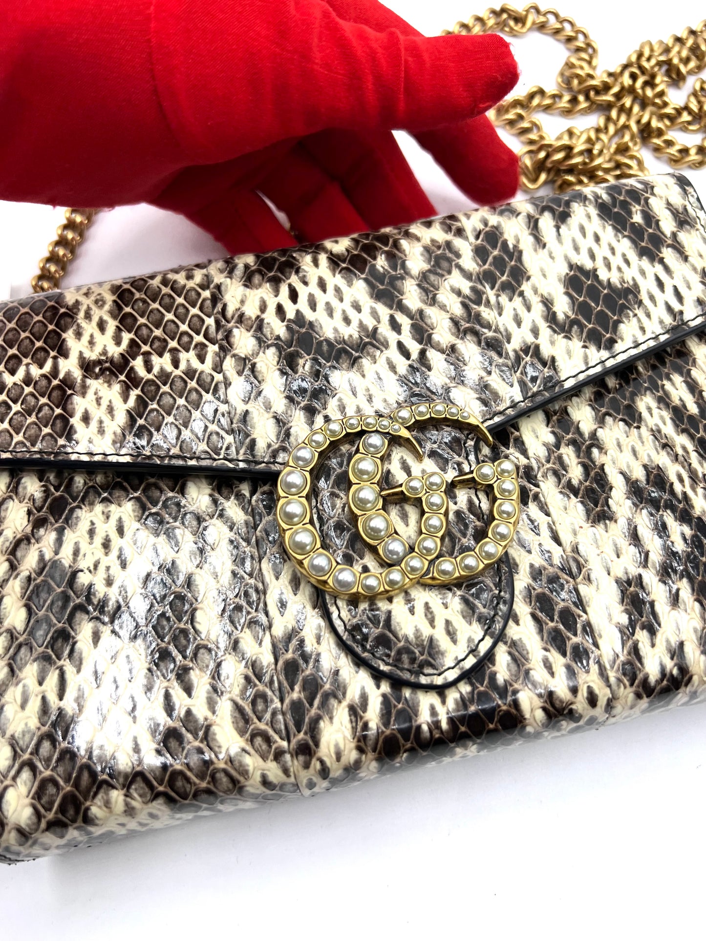 Gucci Pearly GG Marmont Python Wallet On Chain           (🇵🇭P59,340)