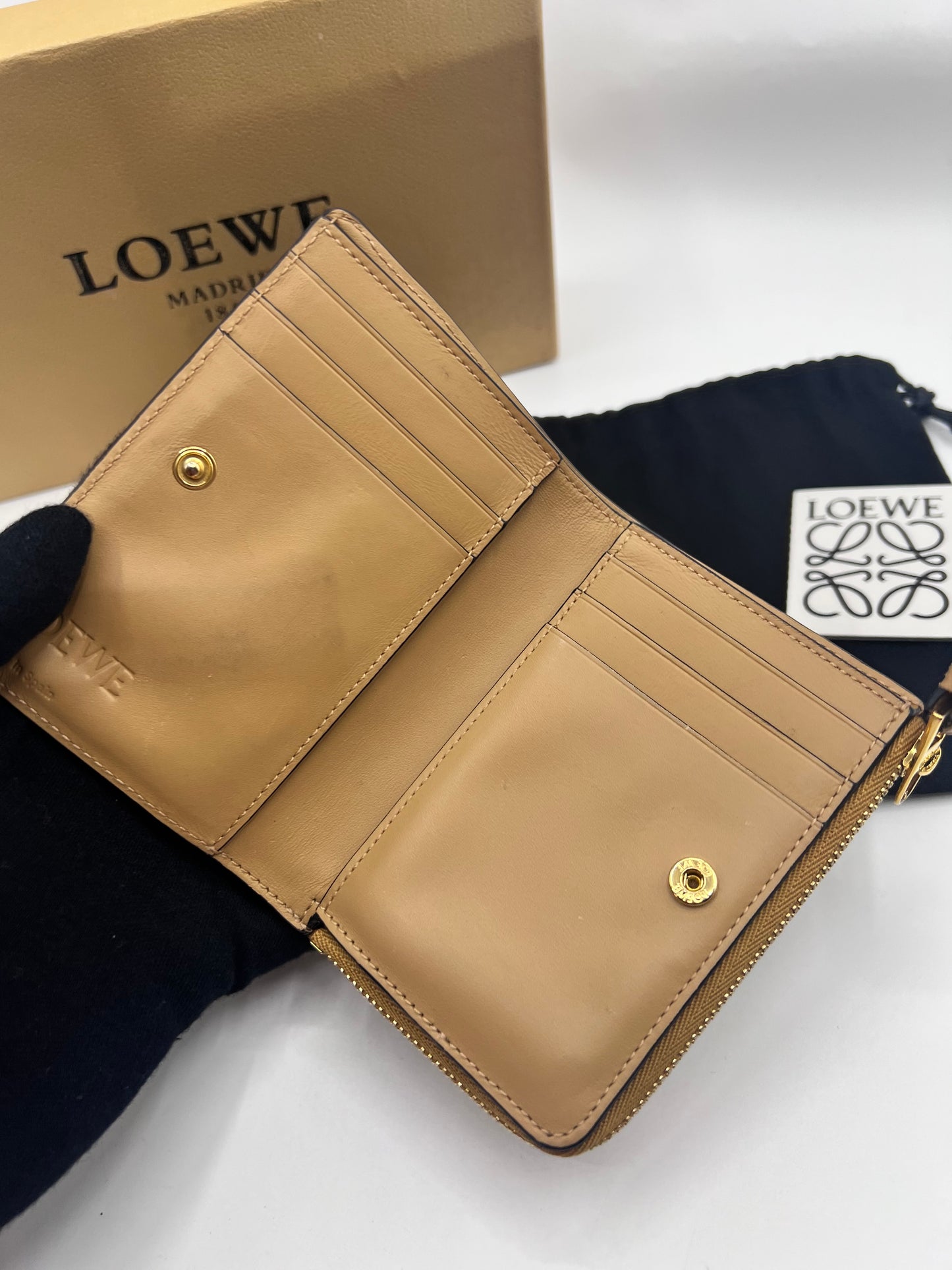 Loewe Puzzle small Wallet                  🇵🇭P11,180🇵🇭