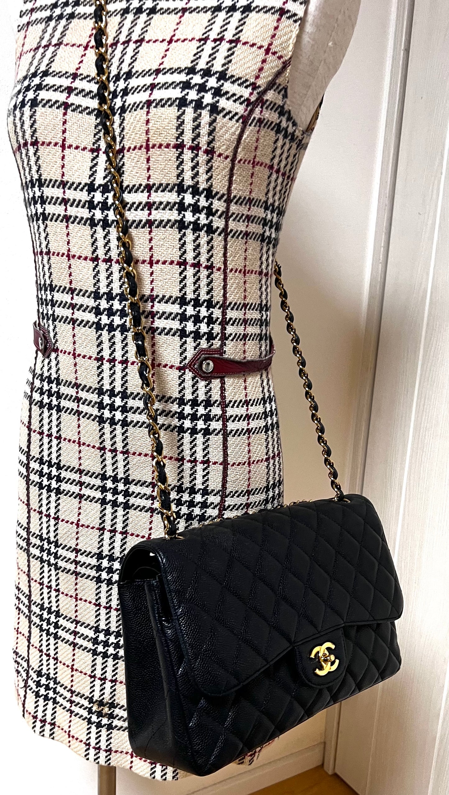 Chanel Classic Black Jumbo Caviar Double Flap GHW S30cm Series 15  (🇵🇭P318,200)