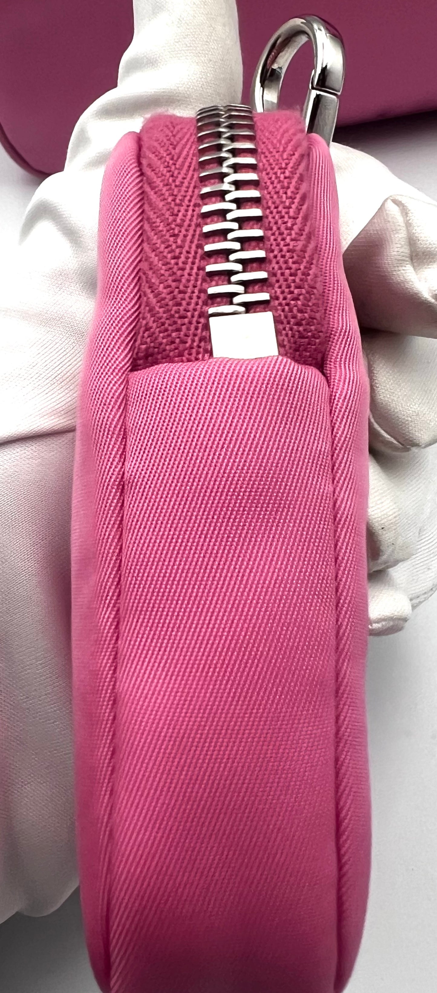 Prada Tessuto Nylon Sakura Pink Re-Edition 2005 Crossbody Bag (🇵🇭P72,240)