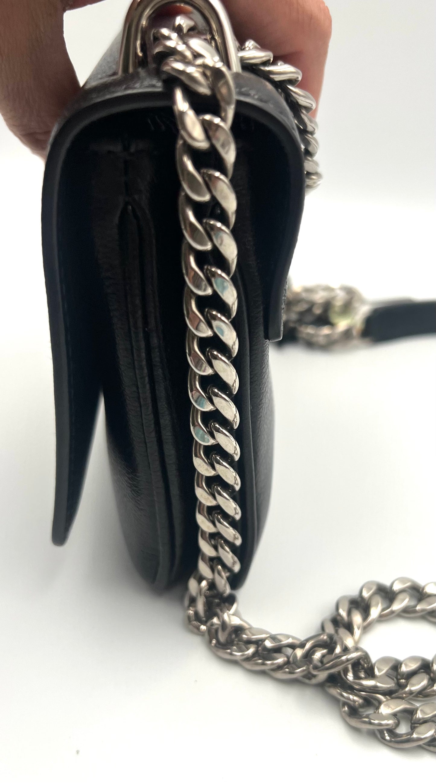 Prada Vitello phenix Flap Black Chain Cross Body Bag             (🇵🇭P59,340)