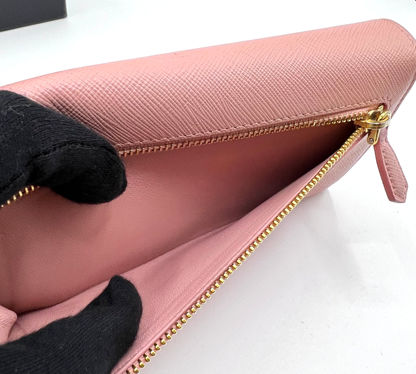 Prada Saffiano Flap Long wallet w/ Detachable Card Case       (🇵🇭P16,340)