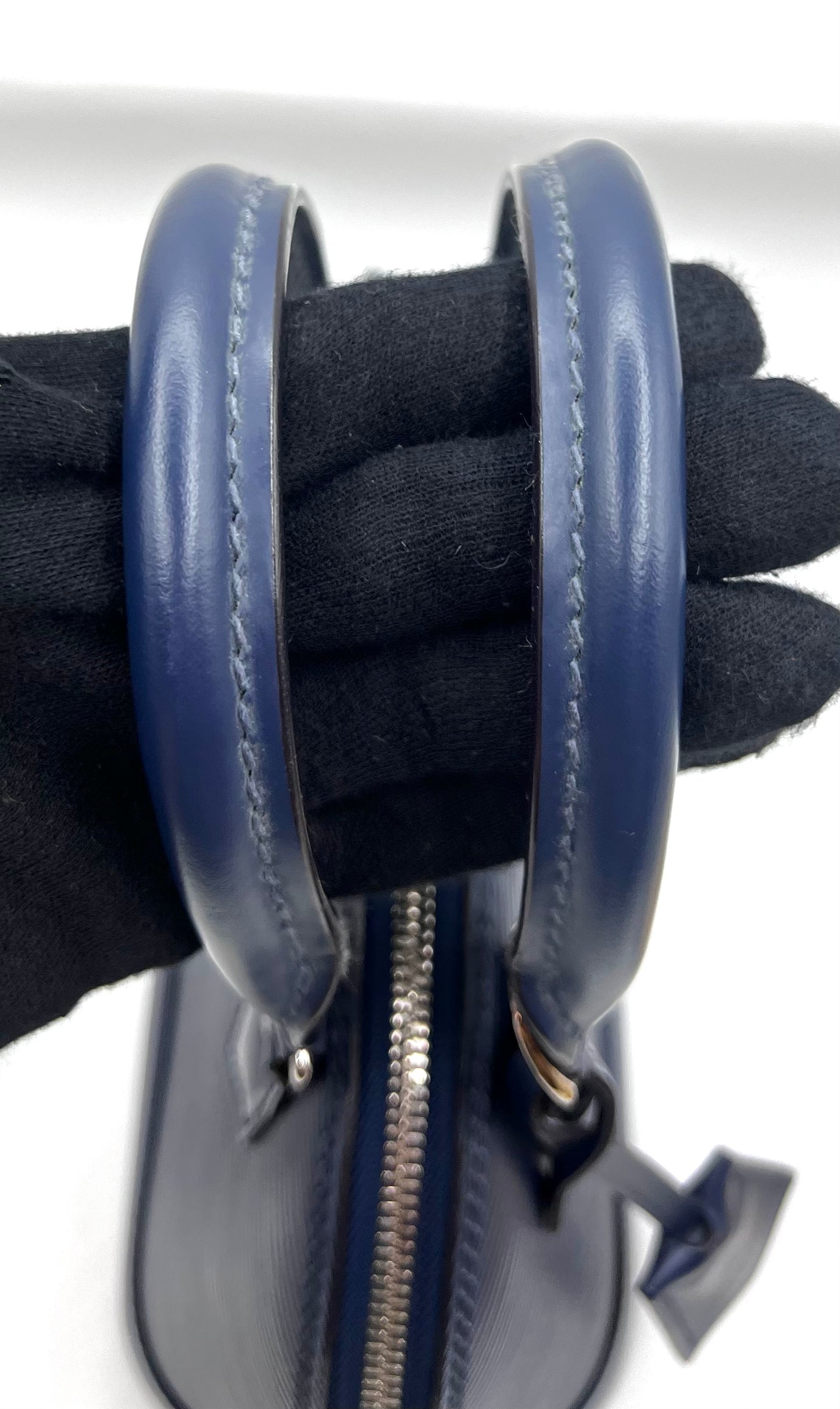 Louis Vuitton Epi  Navy Blue Alma BB 2 way bag                  (🇵🇭P68,800)