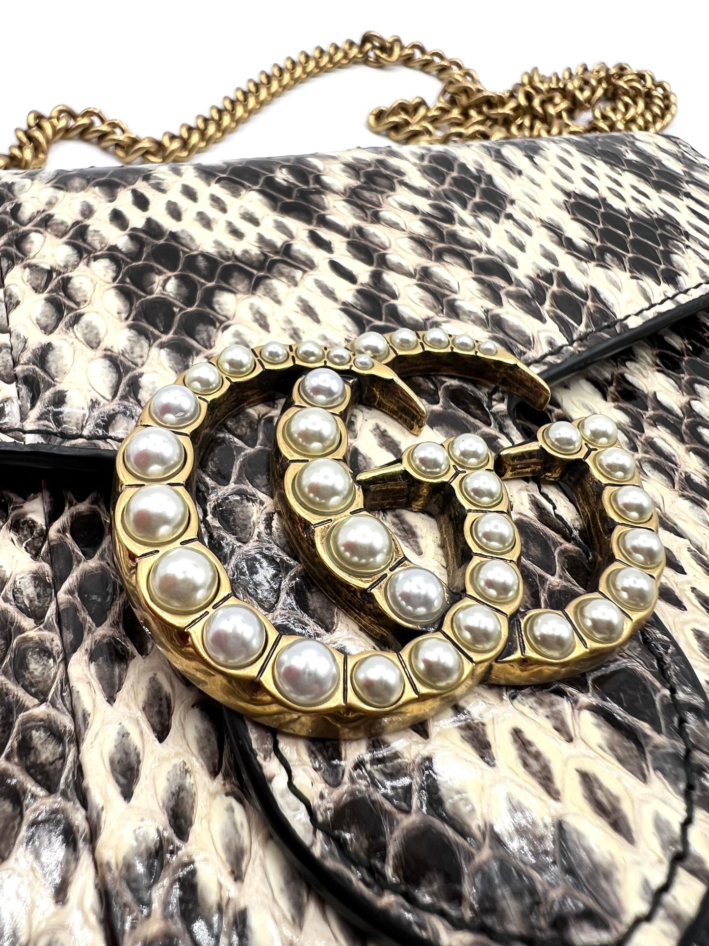 Gucci Pearly GG Marmont Python Wallet On Chain           (🇵🇭P59,340)