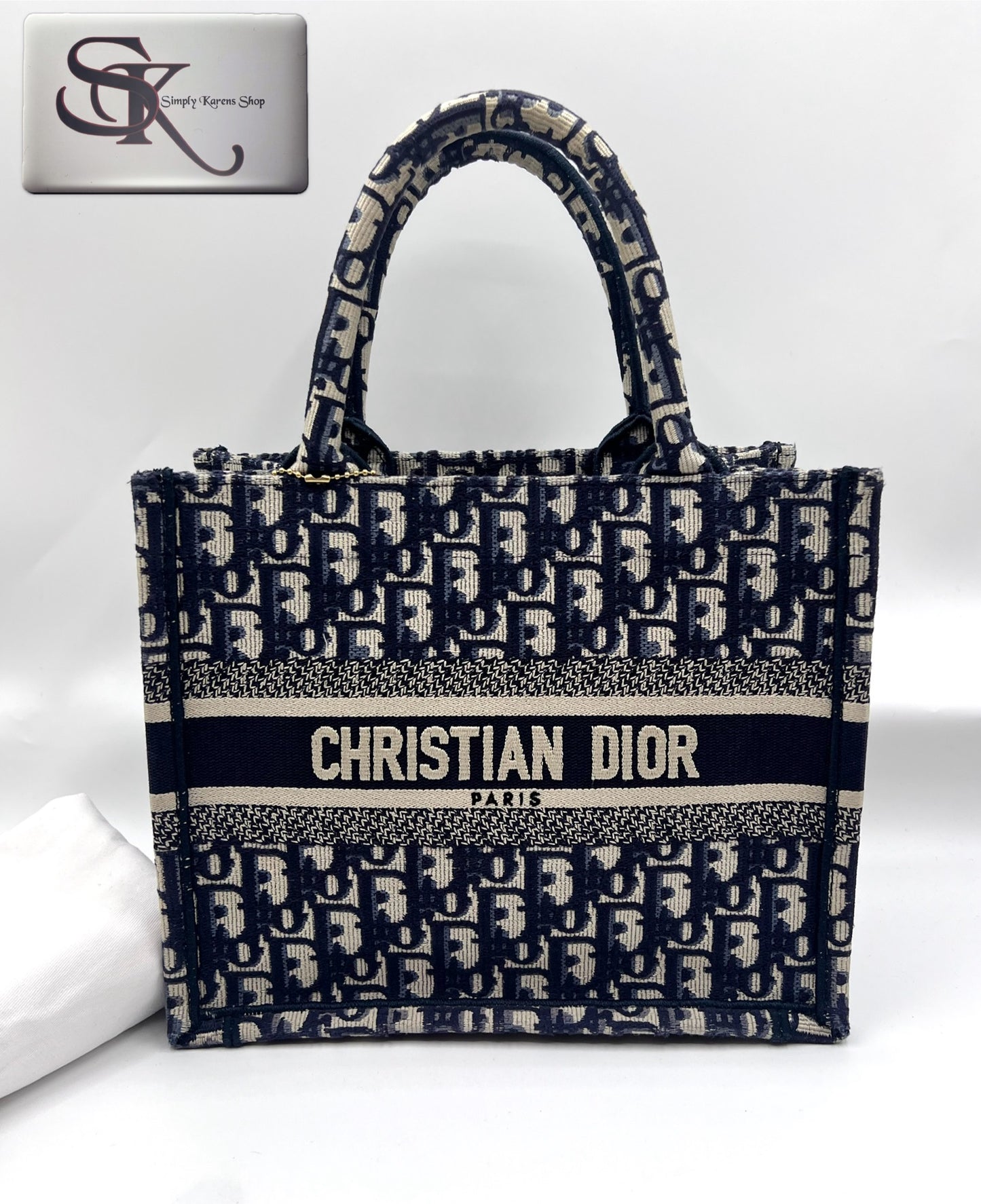 Christian Dior Booktote Pm size         🇵🇭P141,900🇵🇭