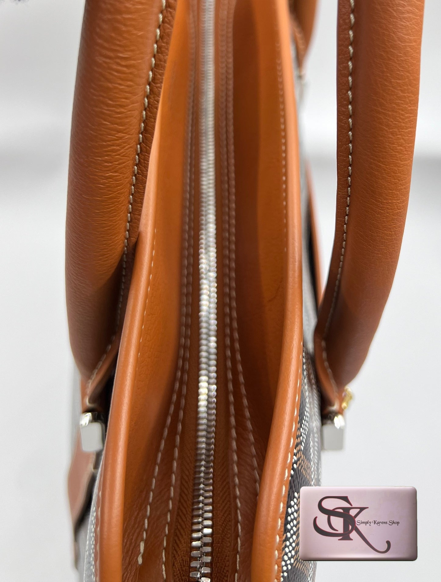 Goyard Bourgogne Tan Vertical Tote (🇵🇭P154,800)