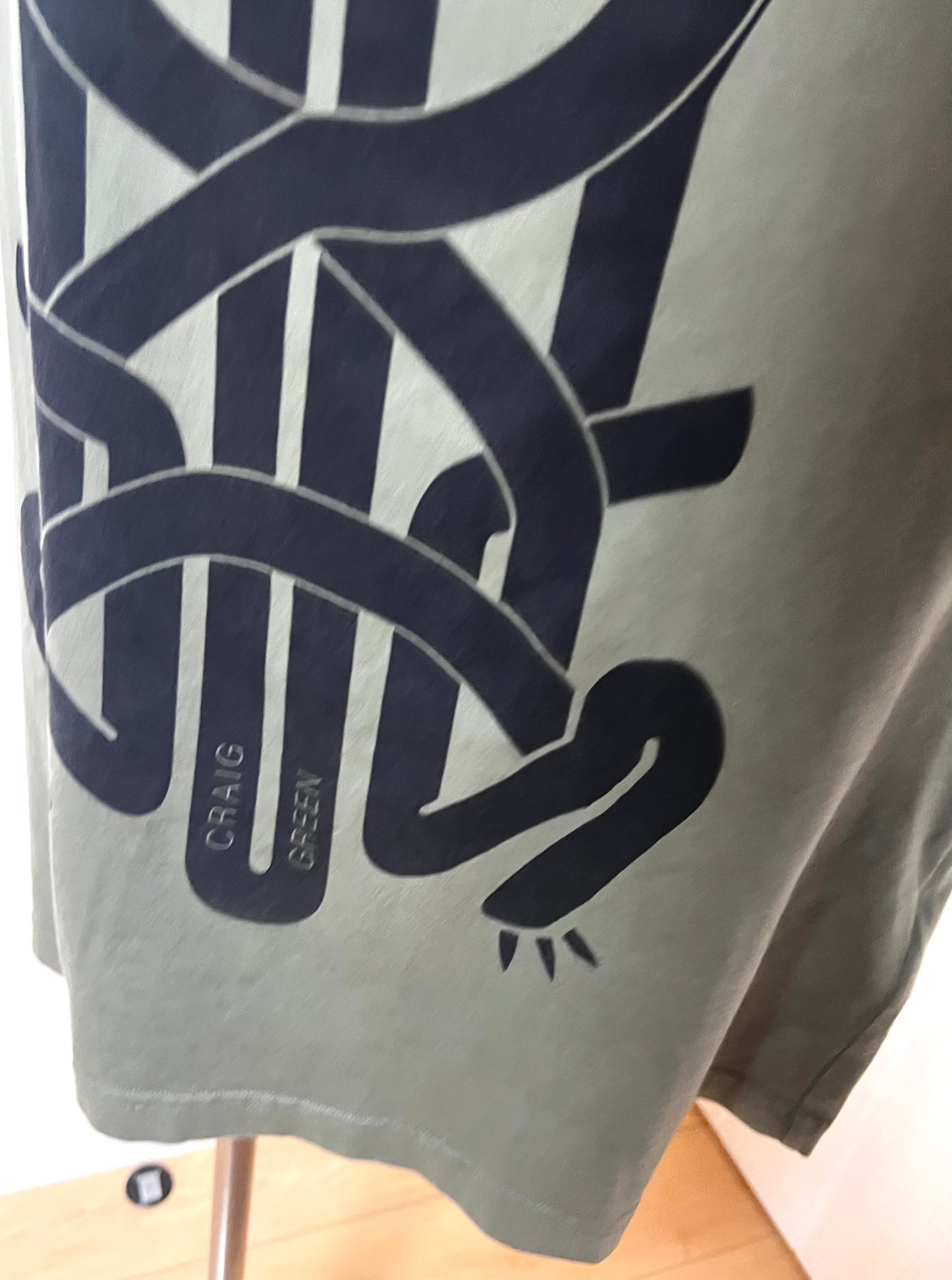 Moncler Olive graphic Tshirt L size  (🇵🇭P7,740)
