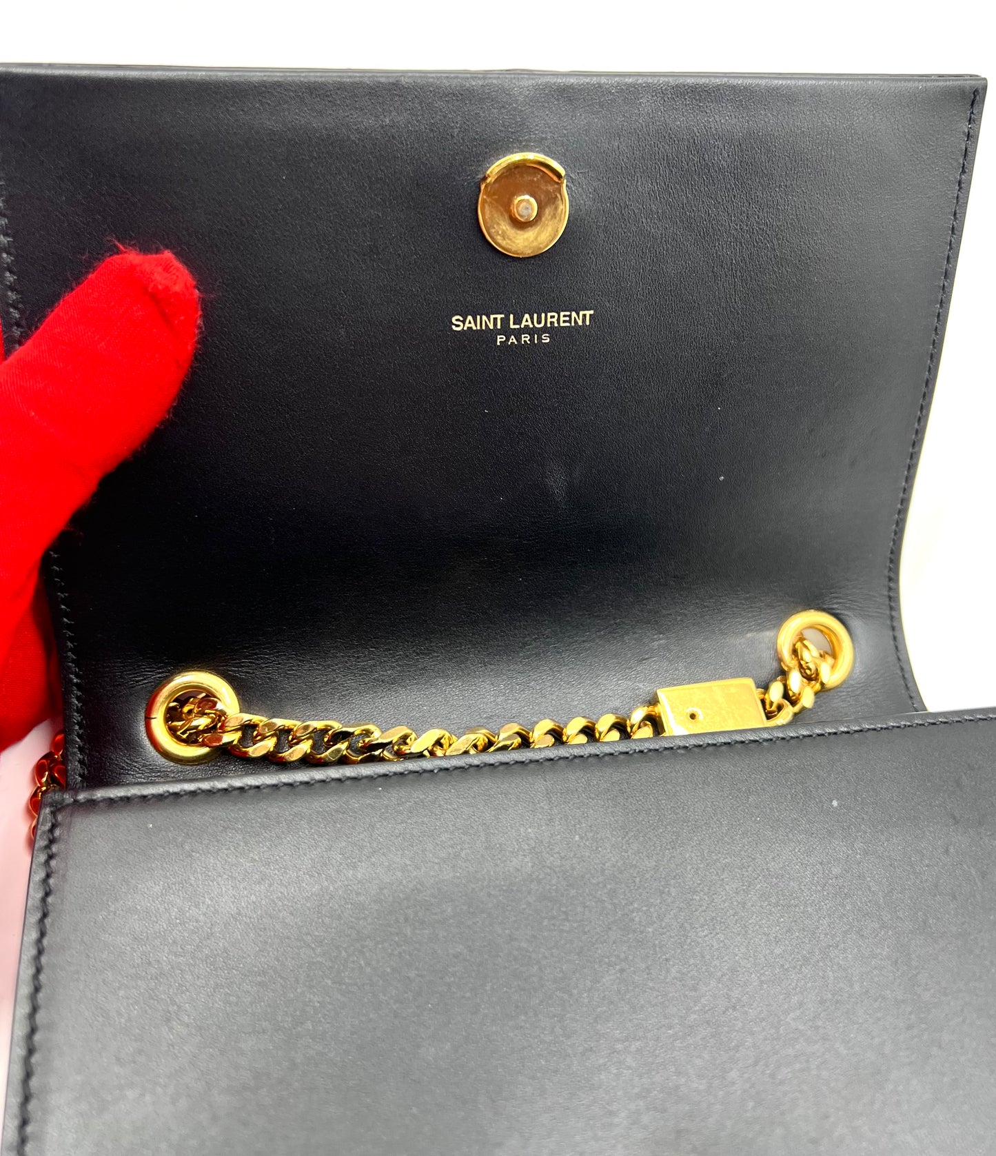 Yves Saint Laurent Kate Wallet on chain (🇵🇭P68,800)