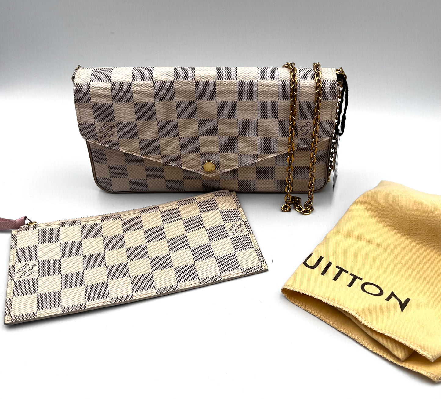 Louis Vuitton Felicie Azur Pochette wallet on chain         (🇵🇭P63,640)