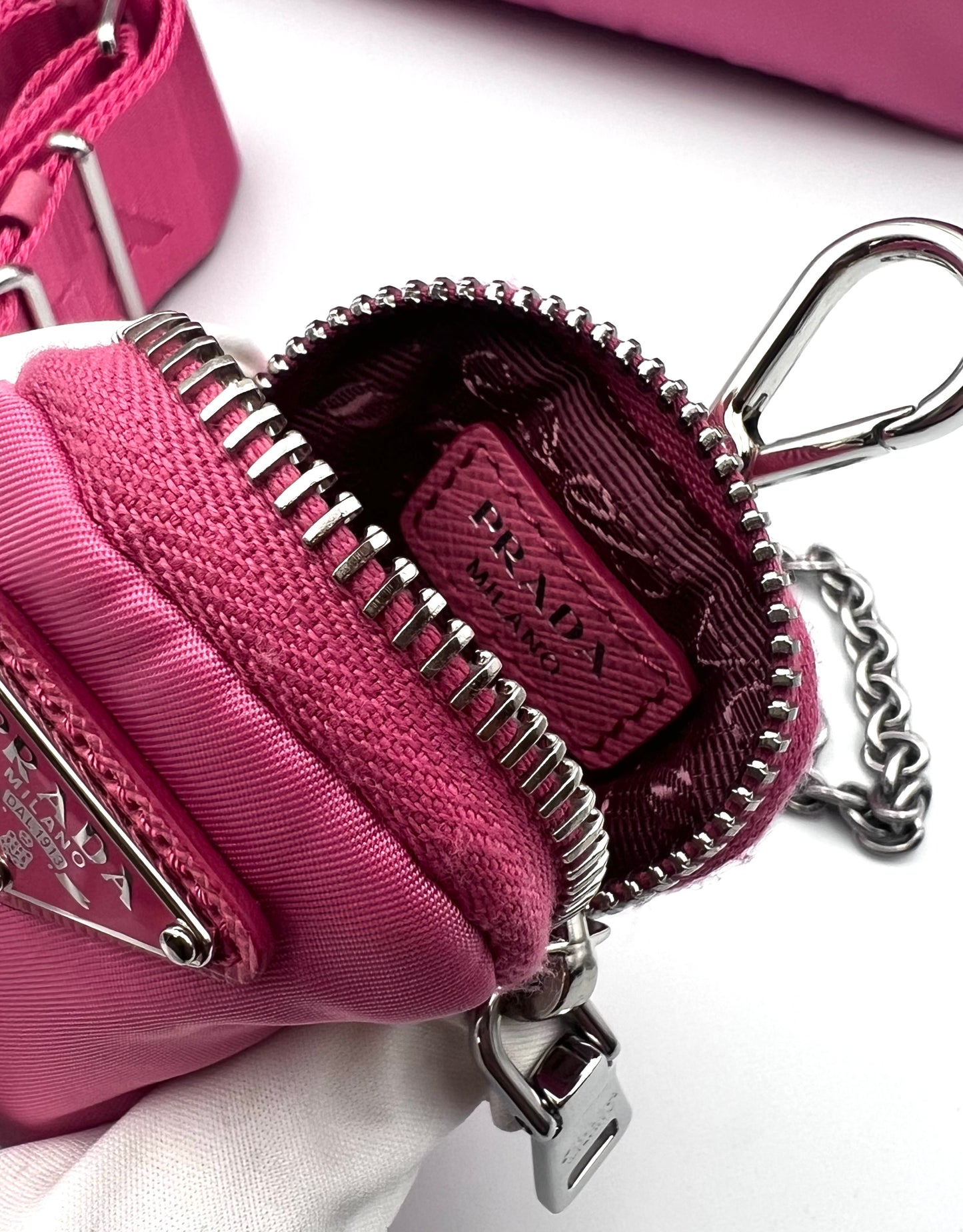 Prada Tessuto Nylon Sakura Pink Re-Edition 2005 Crossbody Bag (🇵🇭P72,240)