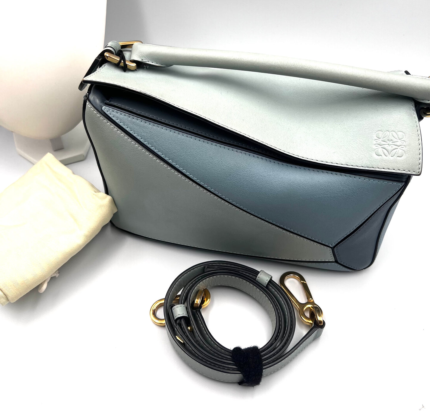 Loewe Puzzle Bicolor Small Crossbody Bag (🇵🇭P77,400)