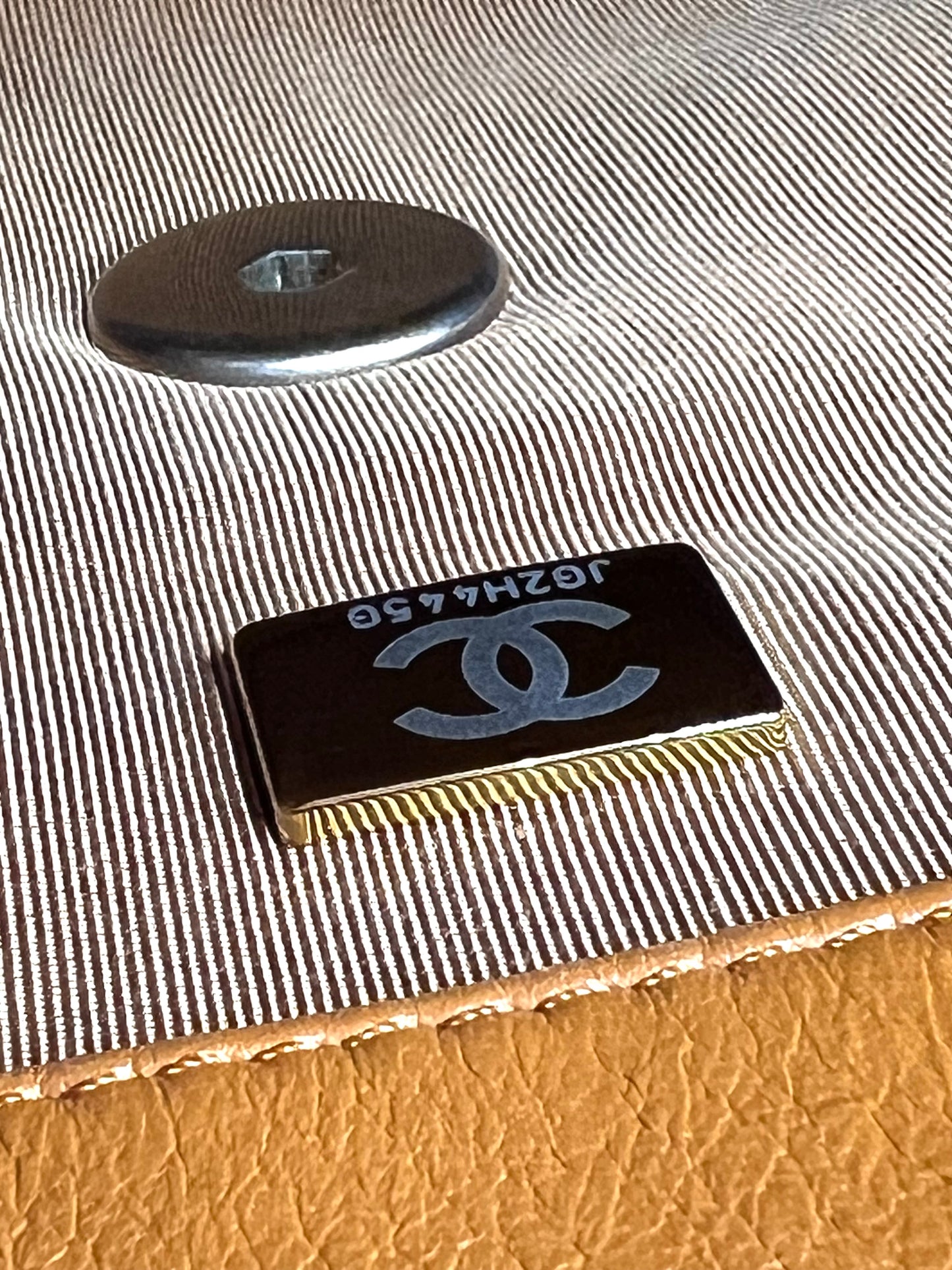 Chanel 19 Lambskin Camel Tone Mm Size IC chip 2 way Crossbody bag (🇵🇭P344,000)