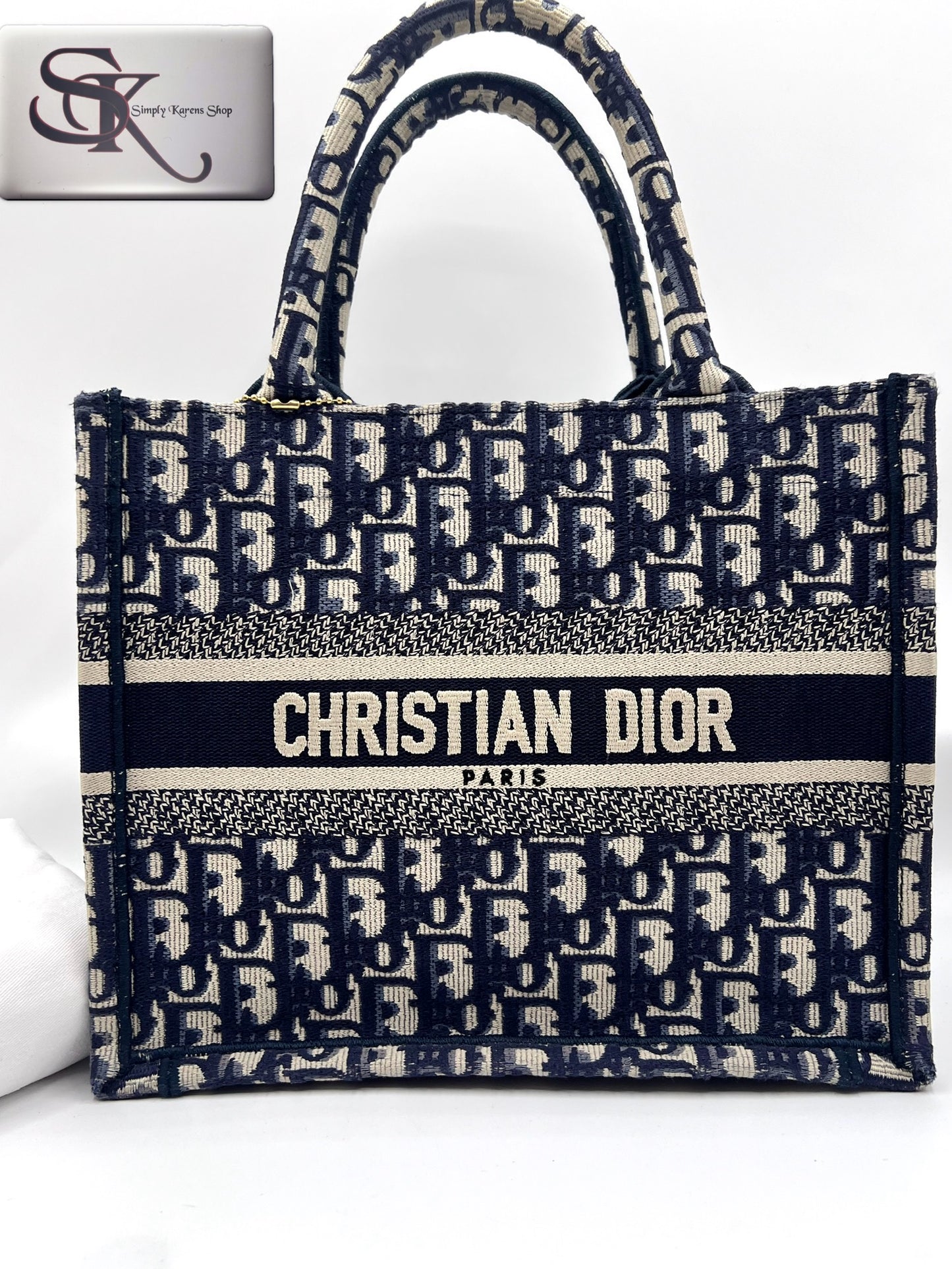 Christian Dior Booktote Pm size         🇵🇭P141,900🇵🇭