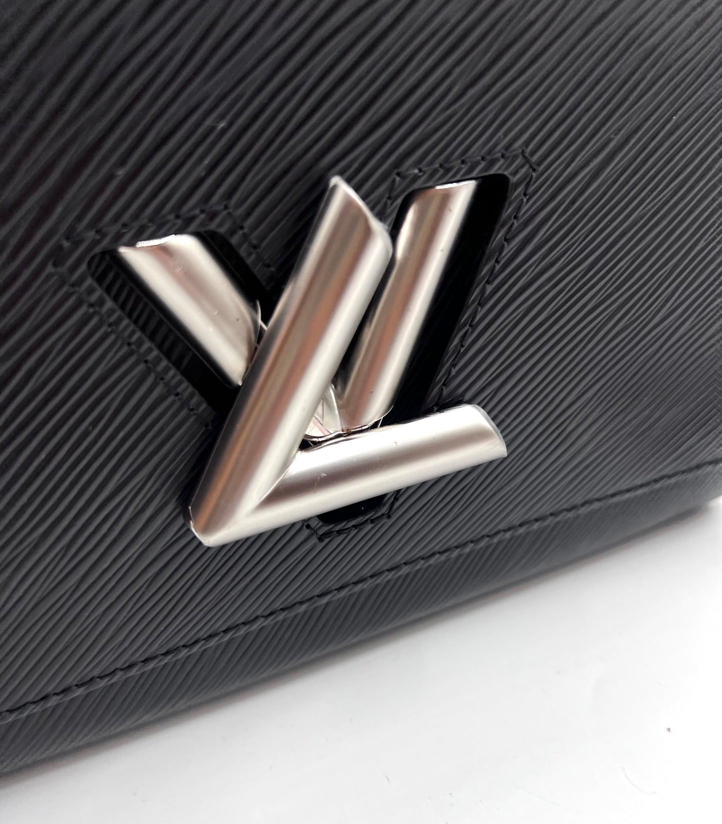 Louis Vuitton Black Epi Twist Flap Chain Shoulder Bag Mm size (🇵🇭P107,500)
