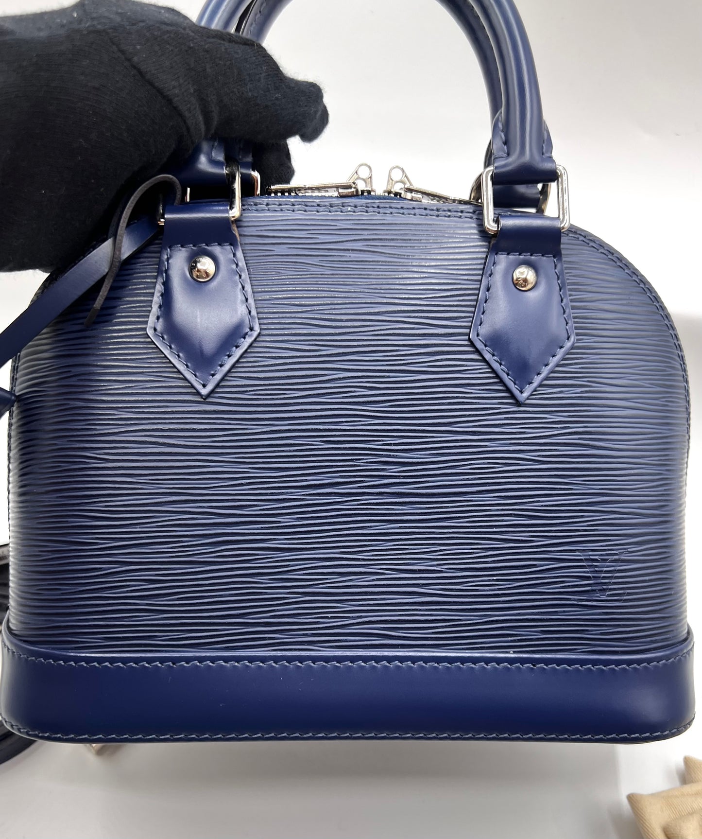 Louis Vuitton Epi  Navy Blue Alma BB 2 way bag                  (🇵🇭P68,800)