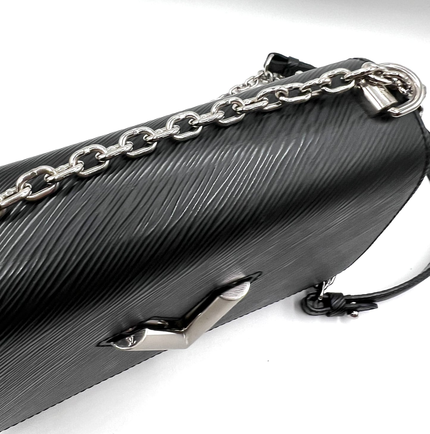 Louis Vuitton Black Epi Twist Flap Chain Shoulder Bag Mm size (🇵🇭P107,500)