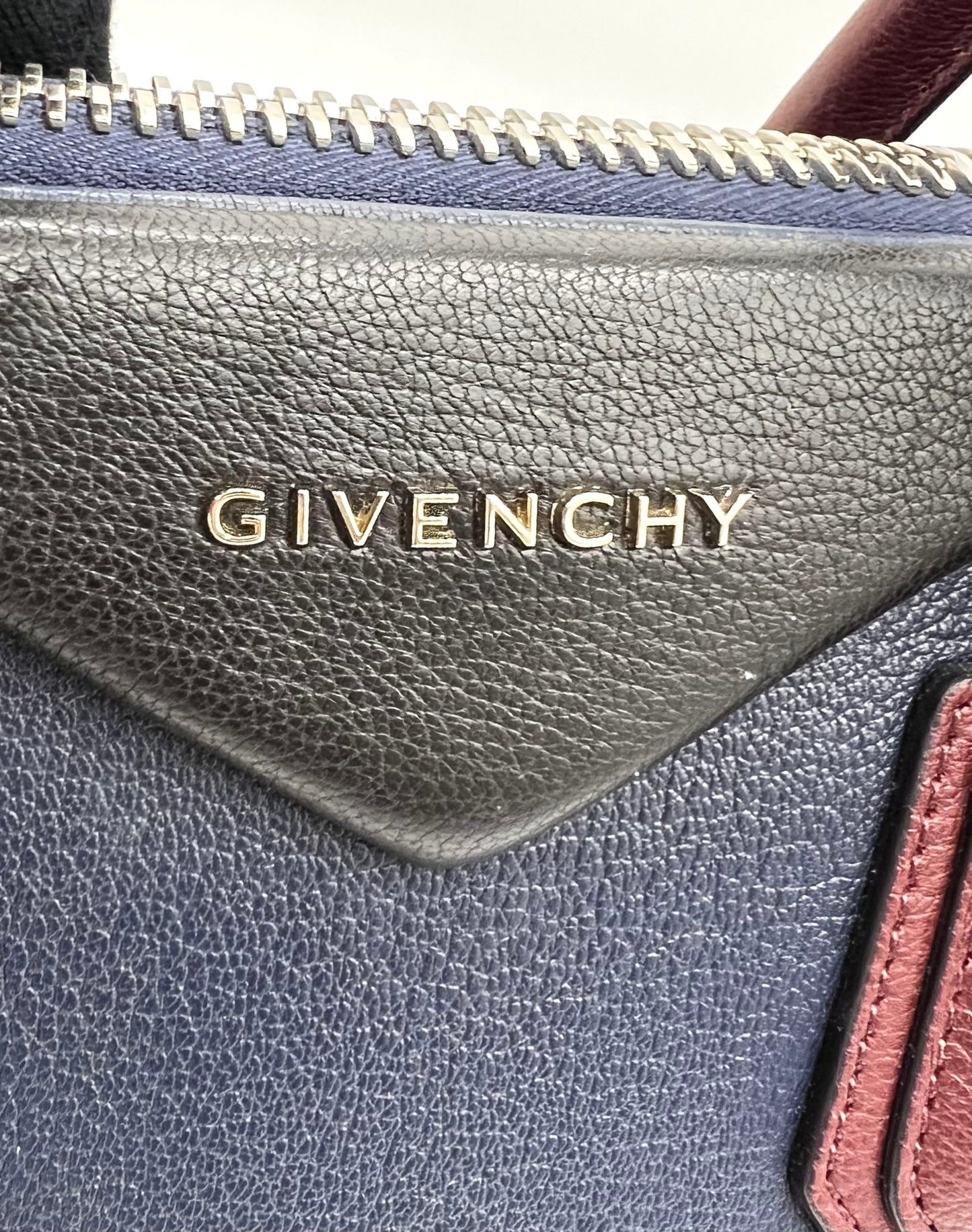 Givenchy Small Antigona Tricolor Goat Skin 2 way Bag   (🇵🇭P46,440)