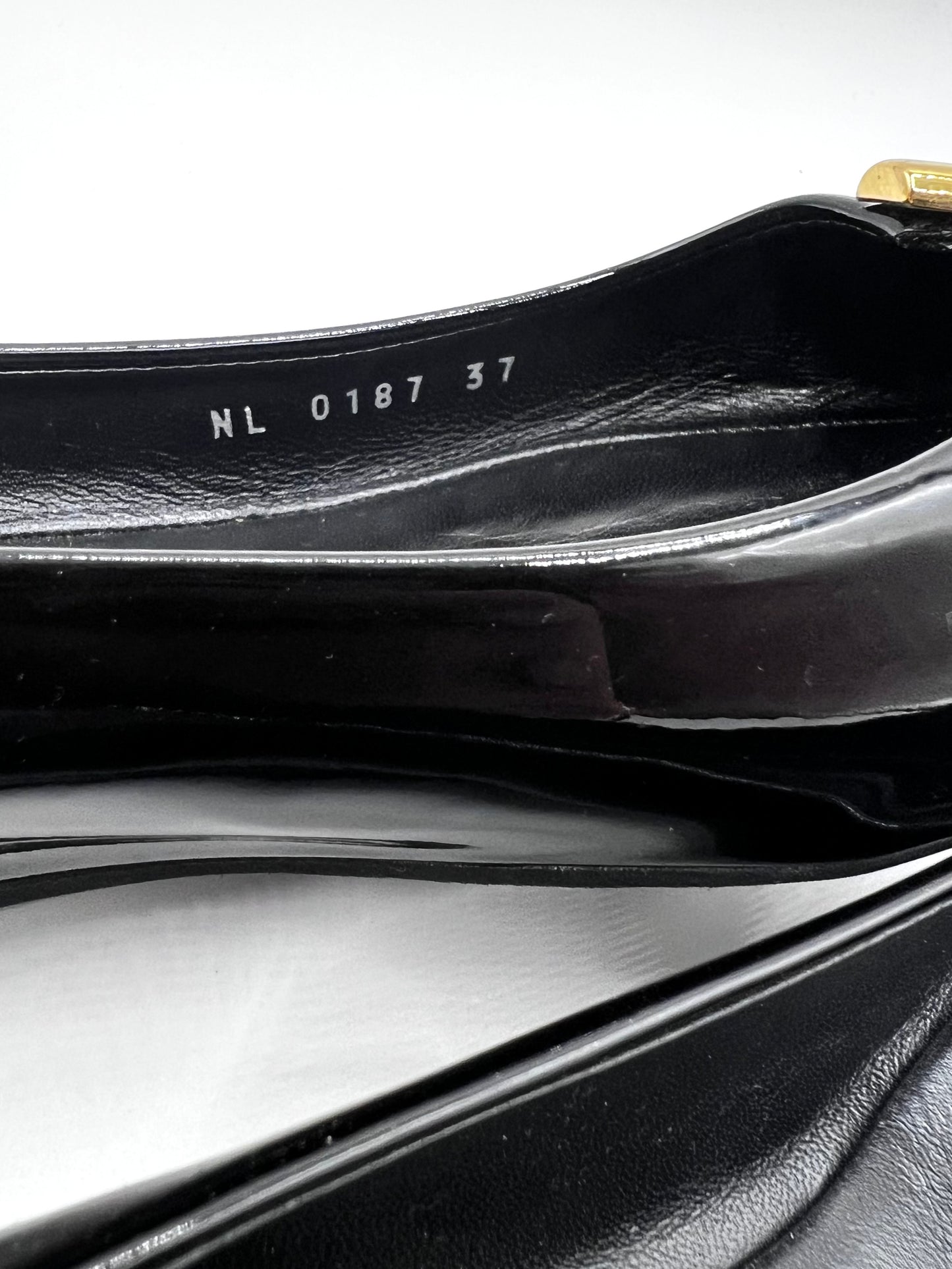 Louis Vuitton Black Patent Pointed Toe Heartbreaker Flats Size 37 (🇵🇭P18,920)
