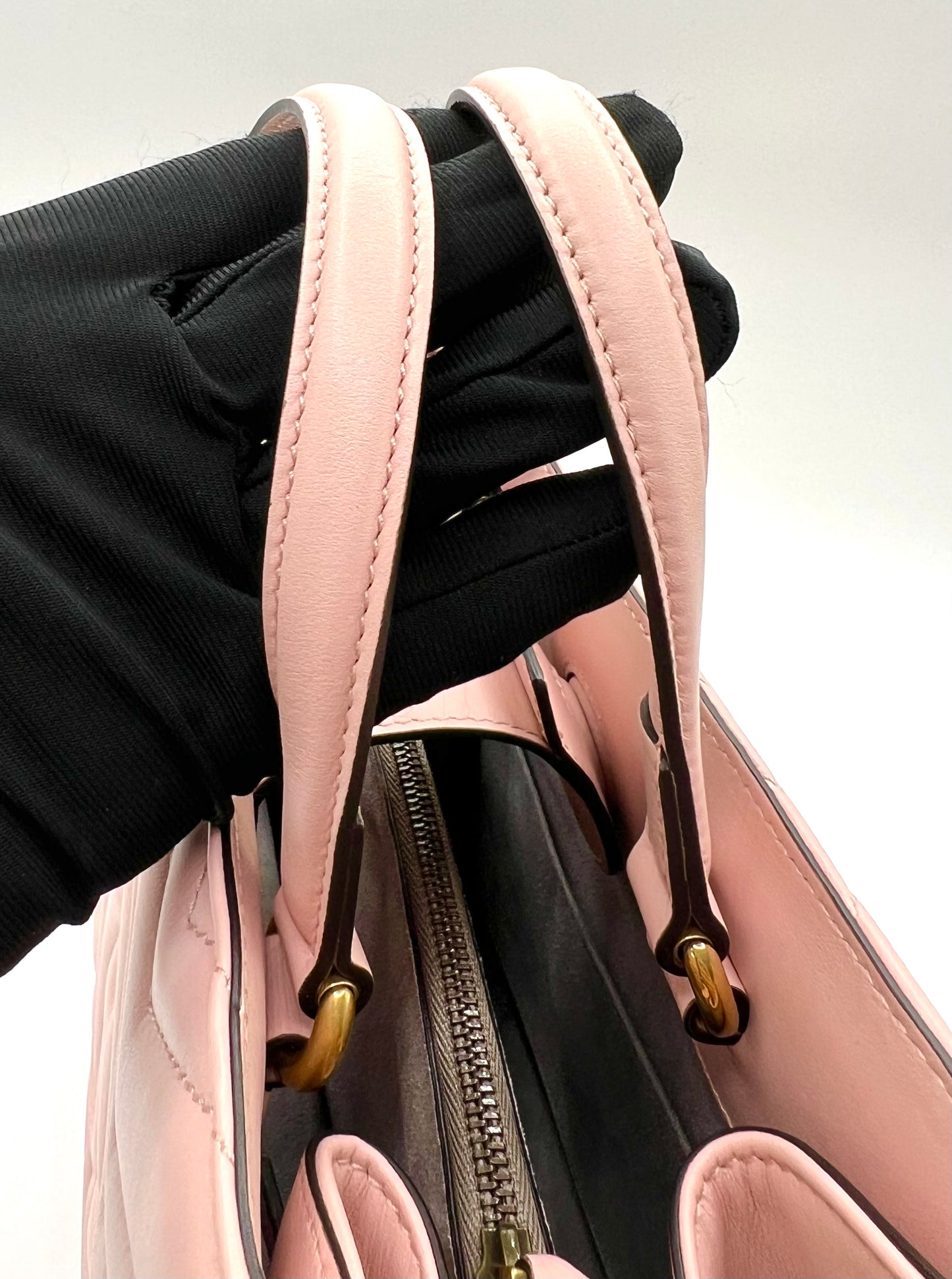 Gucci GG Marmont Quilted Leather 2 way Bag in Pink      (🇵🇭P63,640)