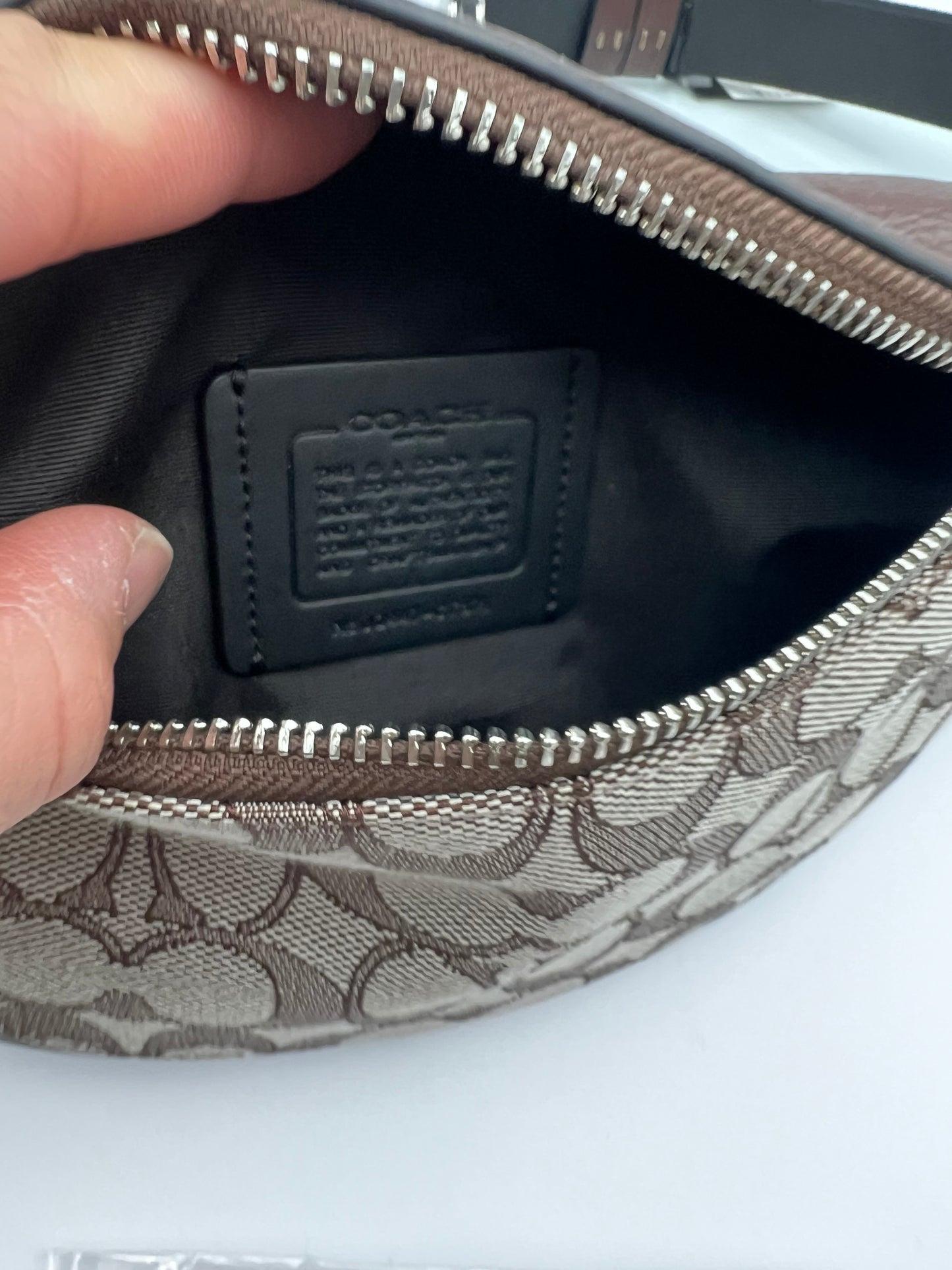 Coach Warren belt bag in Signitur Canvas (🇵🇭P6,880)