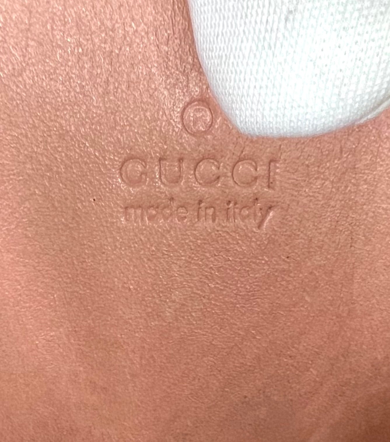 Gucci Pink Zip Around Card Case  (🇵🇭P9,890)