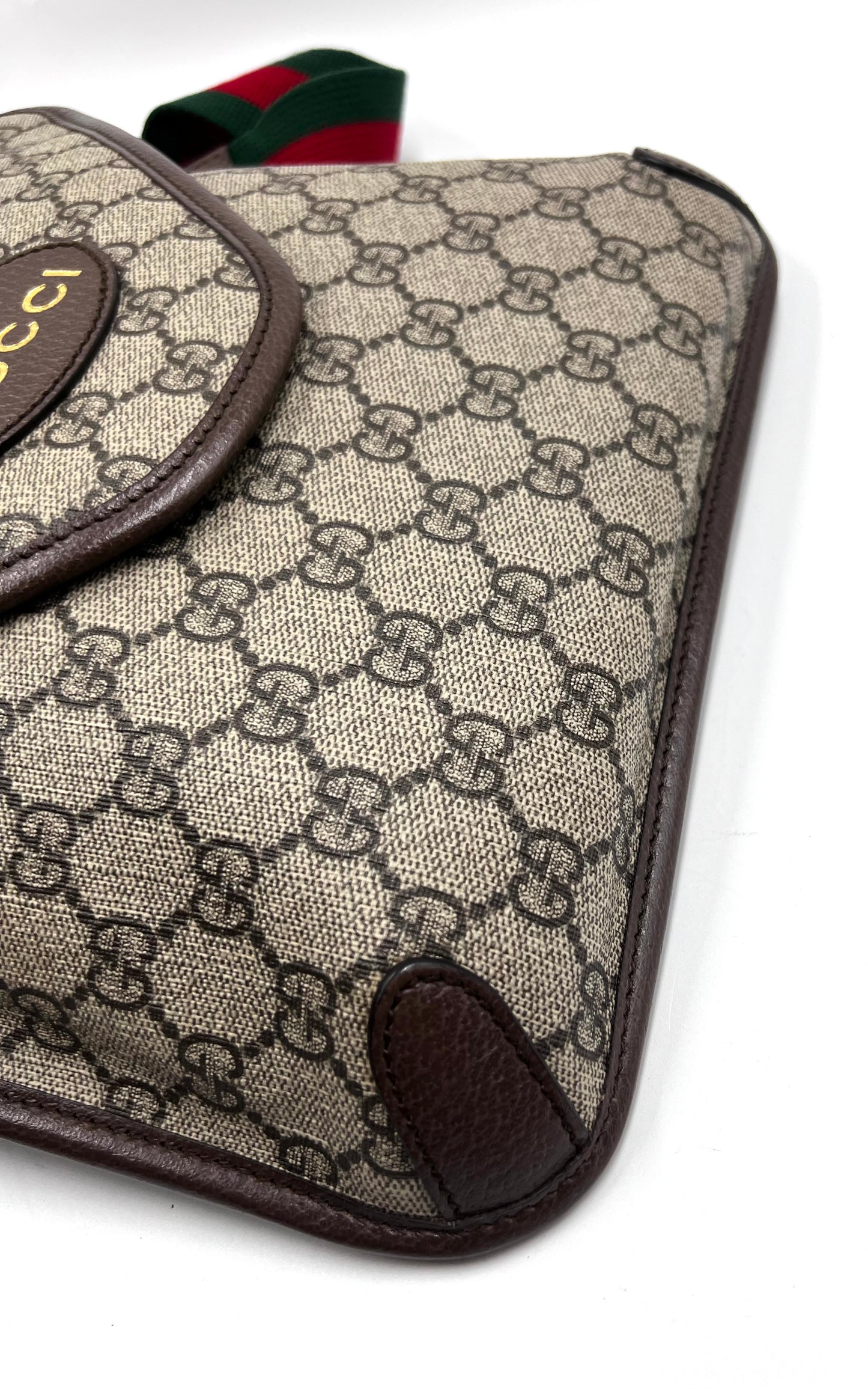 Gucci Supreme Tiger Motif Crossbody Bag (🇵🇭P55,040)