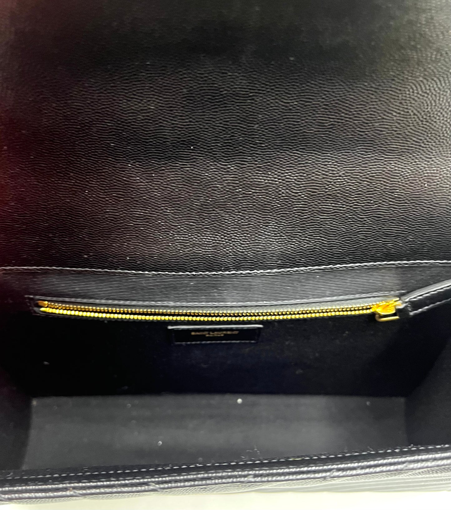 Yves Saint Laurent Chevron Large Envelope Flap Chain Shoulder Bag  (🇵🇭P94,600)