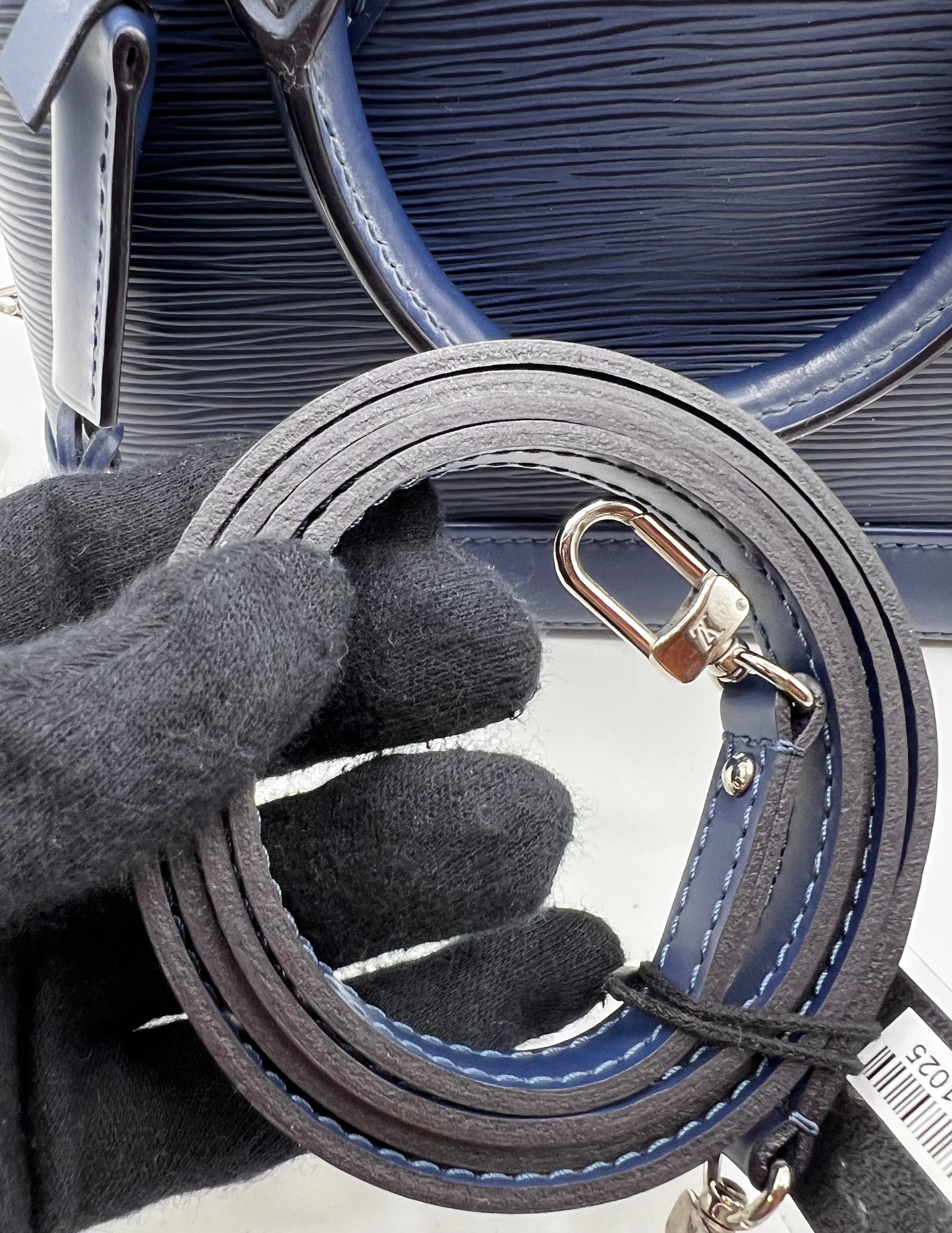 Louis Vuitton Epi  Navy Blue Alma BB 2 way bag                  (🇵🇭P68,800)