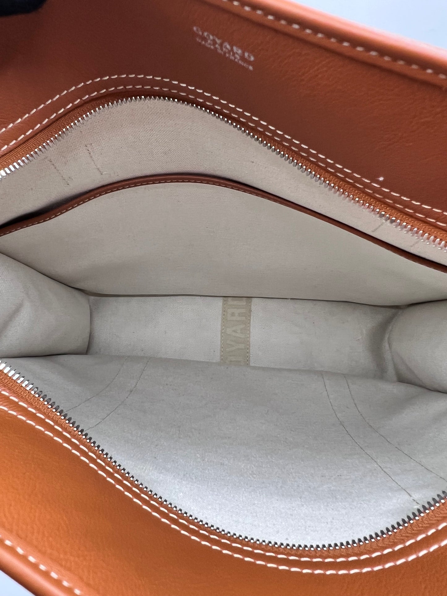 Goyard Bourgogne Tan Vertical Tote (🇵🇭P154,809)