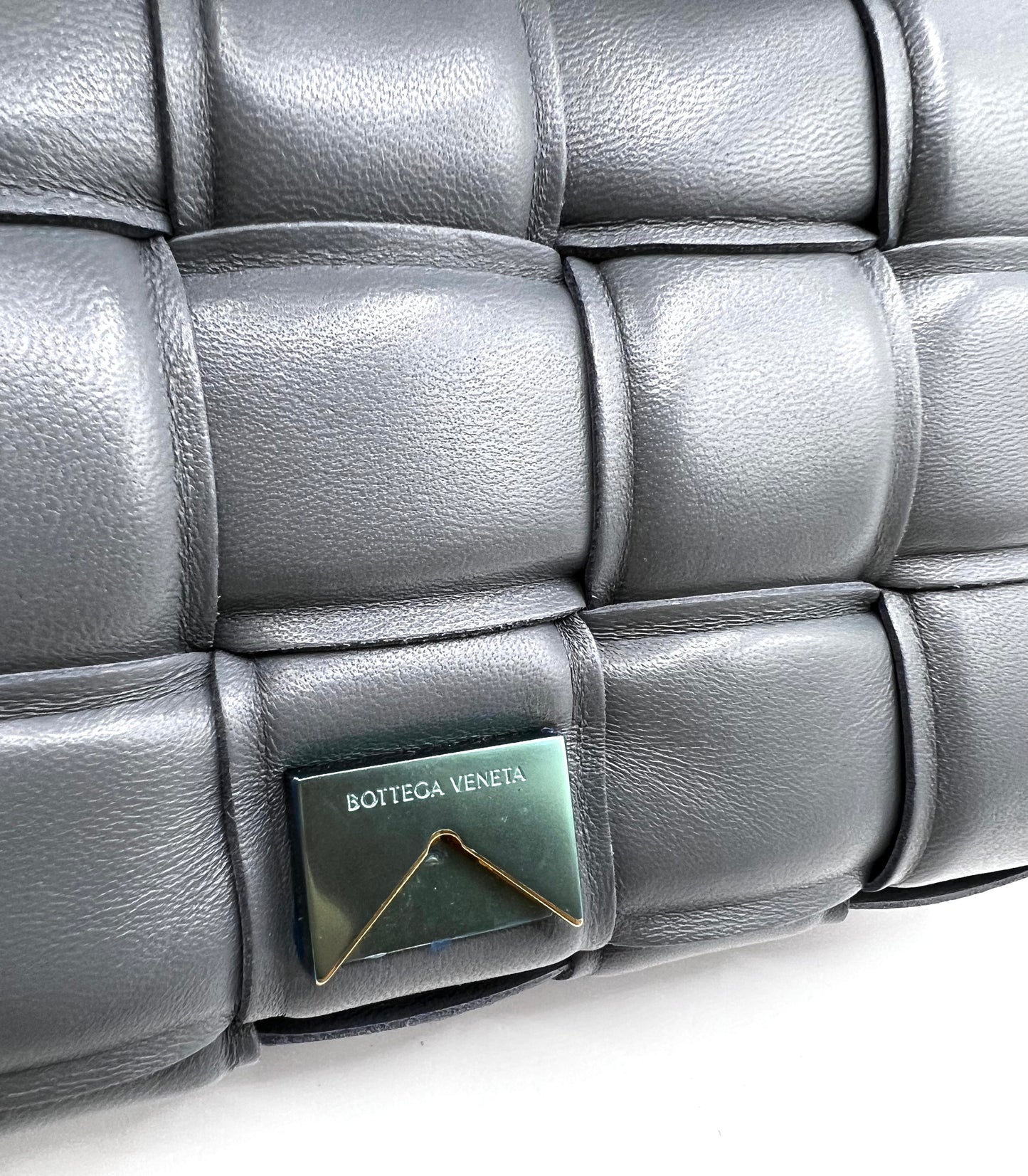 Bottega Venetta Gray Small Padded Cassette Crossbody Bag  (🇵🇭P63,640)