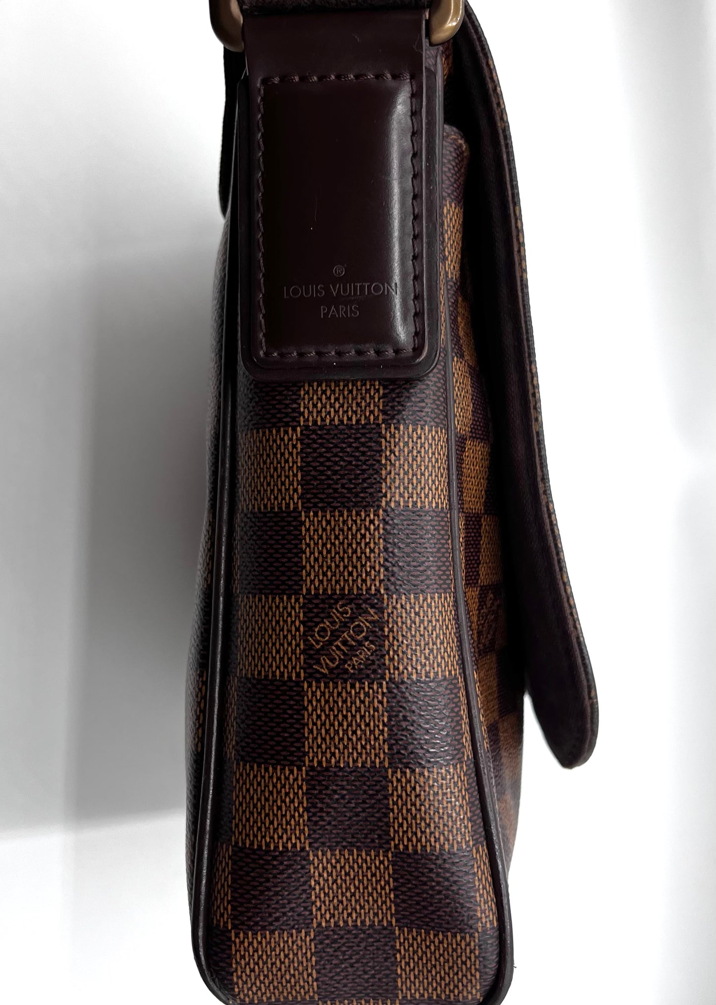 Louis Vuitton District Damier Ebene Pm size Crossbody Bag                      (🇵🇭P55,040)