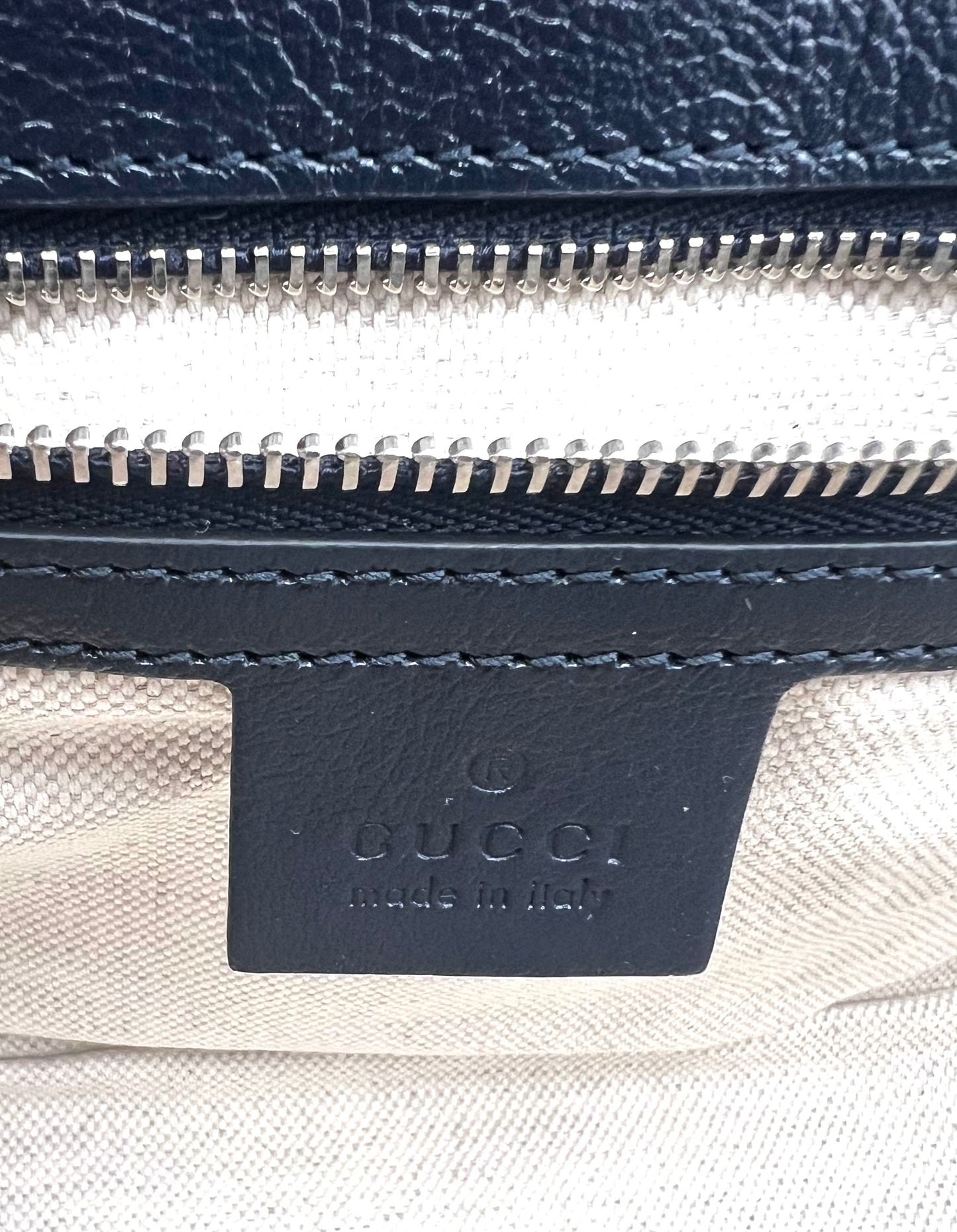 Gucci Marmont Blue Canvas Chain Flap MM size SHW        (🇵🇭P67,940)