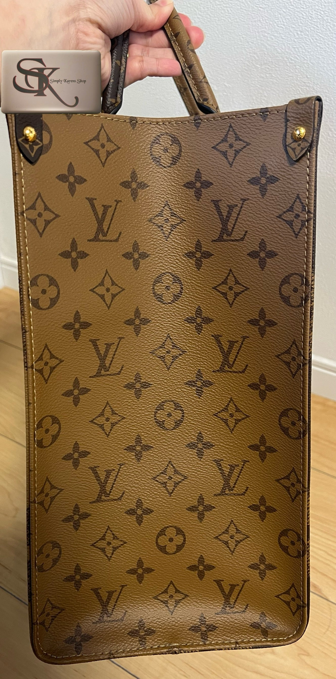 Lv on the go Reverse Gm size