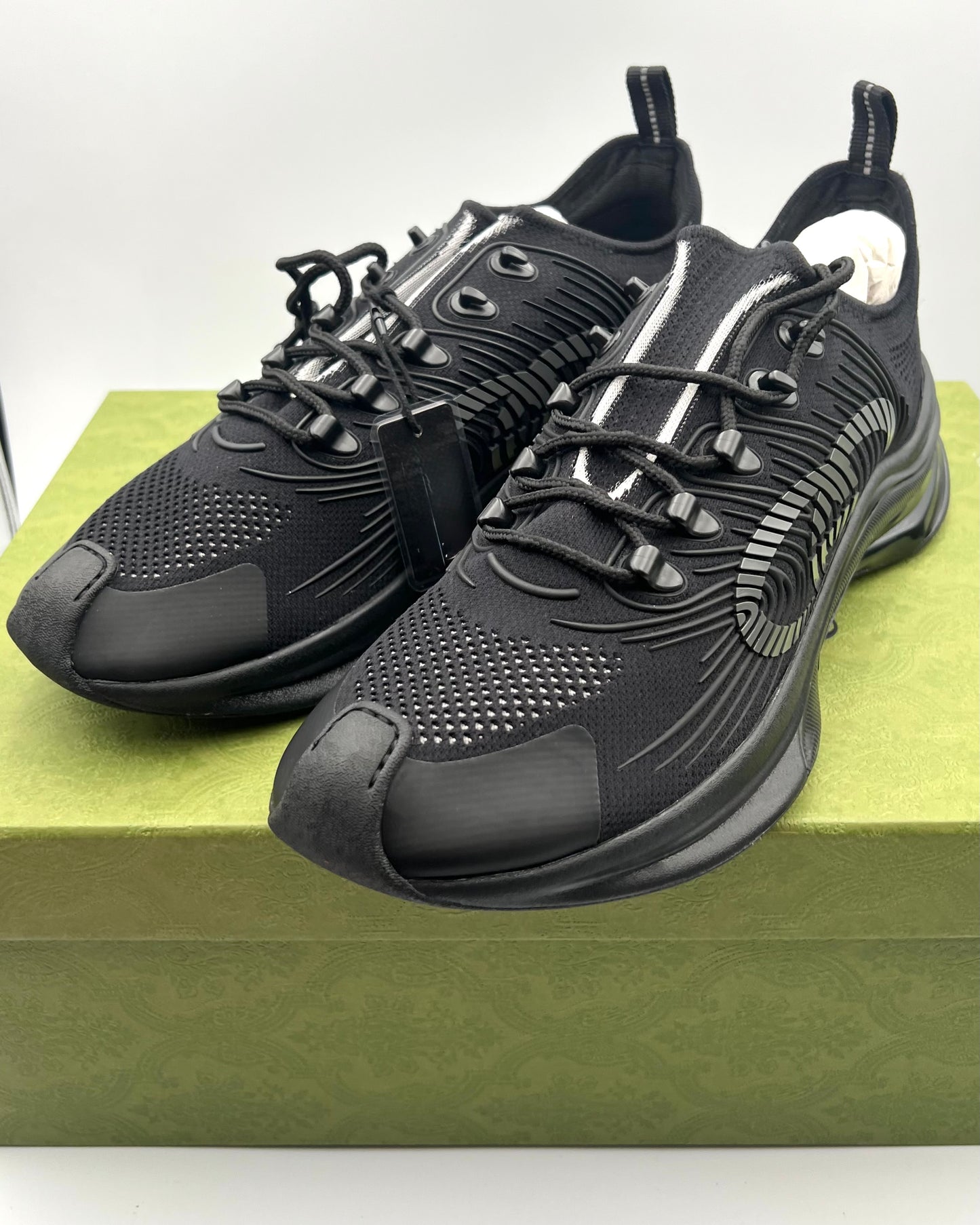 Gucci Black Run  Men`s Sneakers Size12 US Complete (b.n.¥146,000) (🇵🇭P24,949)