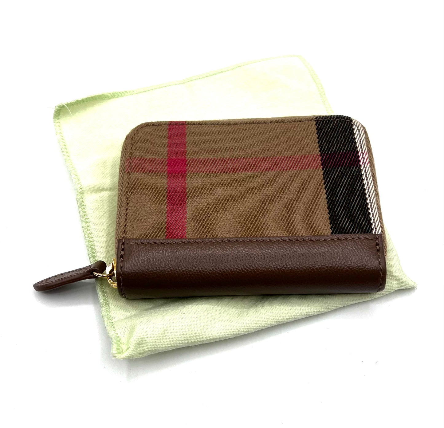 Burberry Canvas Leather Zip Around Card case  (🇵🇭P10,320)