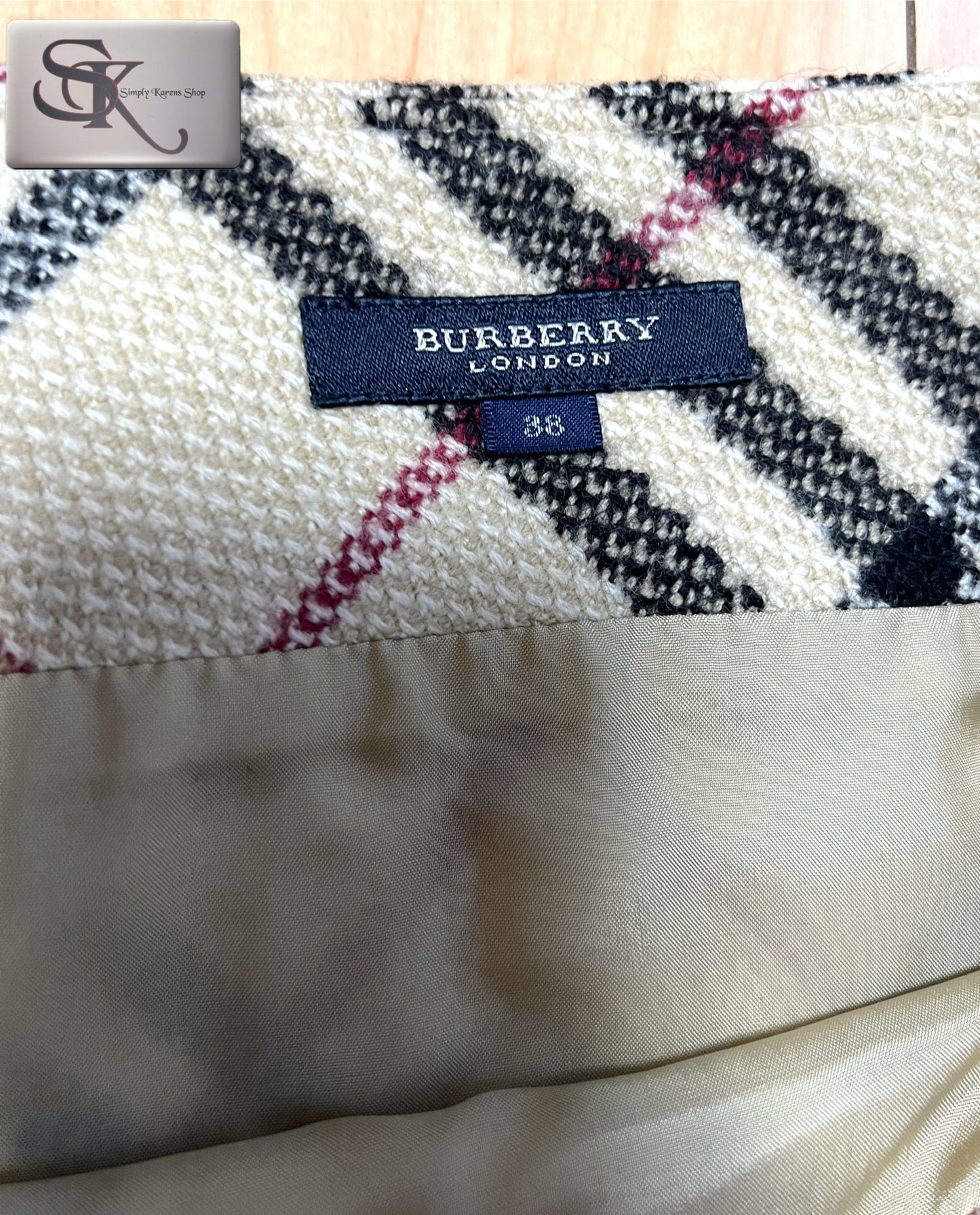 Burberry Skirt Size 38 or 76 cm        🇵🇭P4800🇵🇭